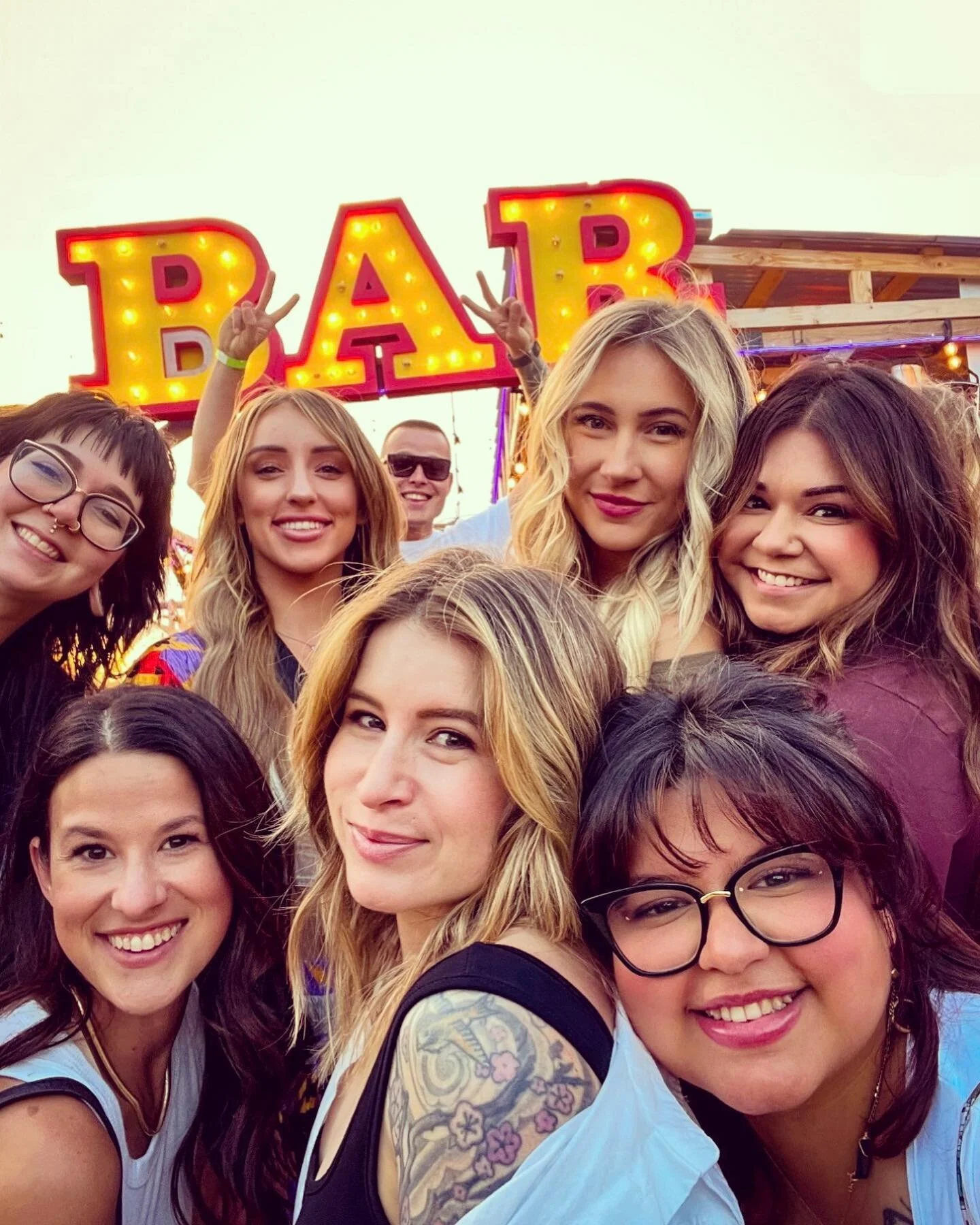 Hi!!!
This is our group (minus the photo bomber- we don’t know him 🙄). 
If you’re in the market for a new, creative work environment with a team of attractive coworkers, you could do worse than Stranded! 
We have ONE CHAIR available f