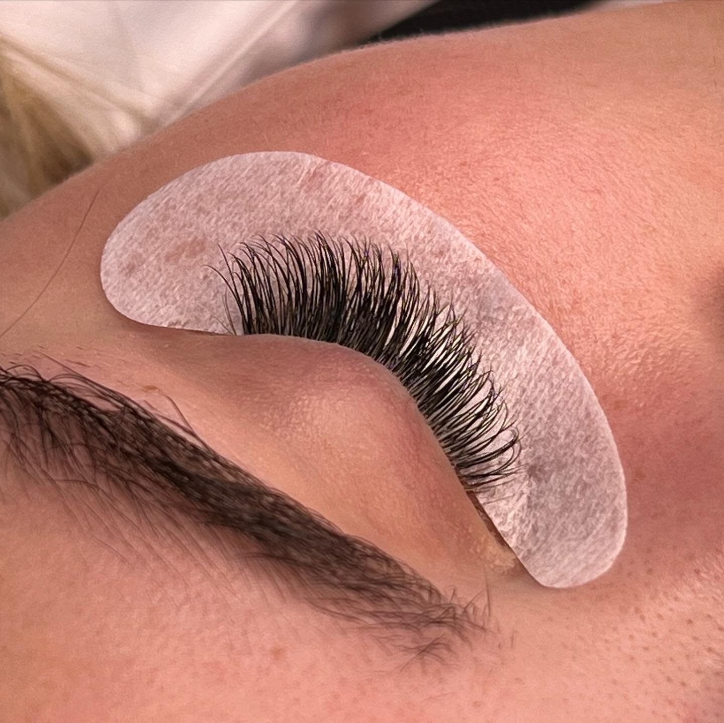 What are Classic Eyelash Extensions?! 

When applying the lashes, one singular lash is placed on one natural lash. This will add length and a slight definition, perfect for someone wanting something still on the natural side but enhancing what you&rs