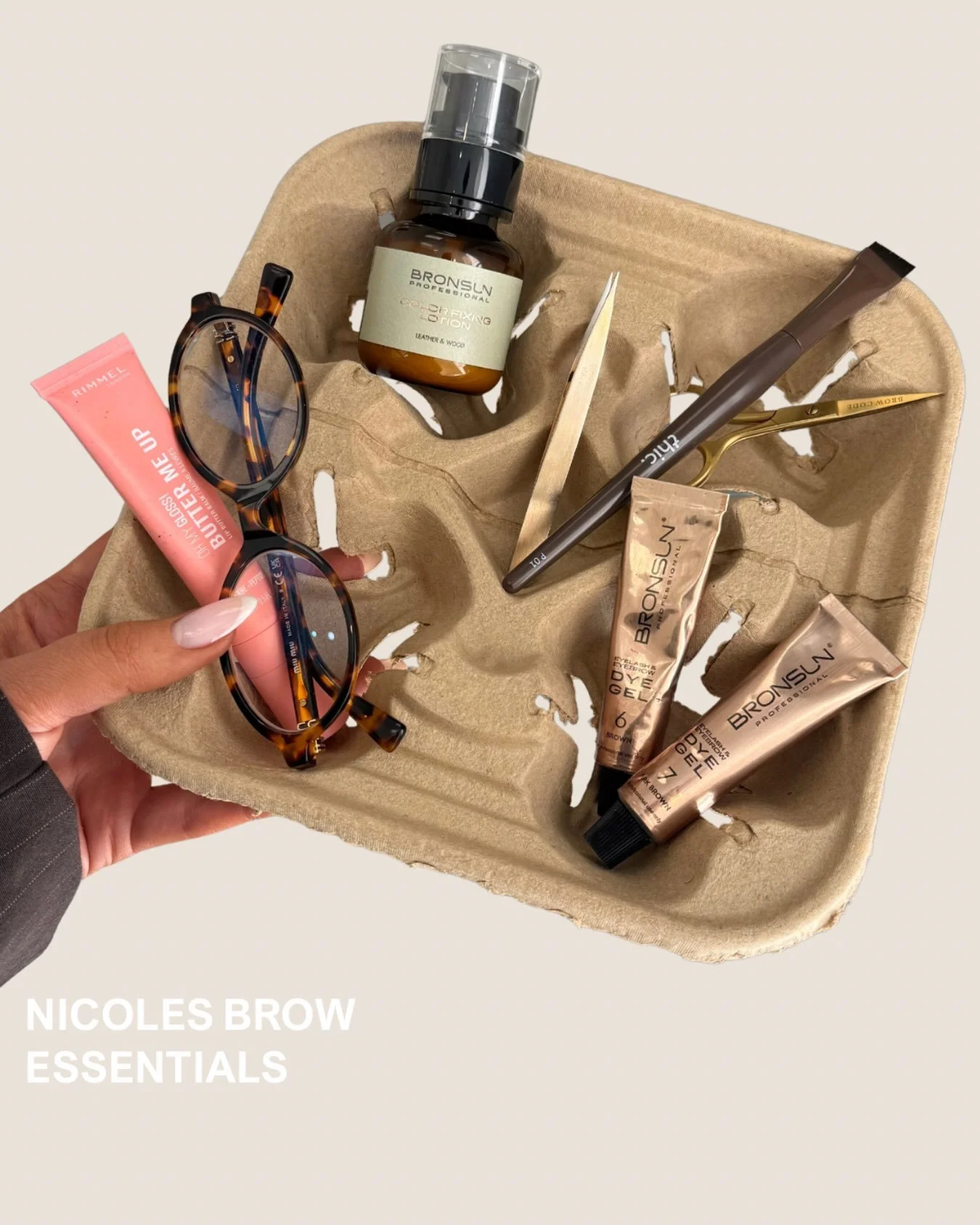 Nicole&rsquo;s brow essentials 🤎
The products, tools &amp; little details behind your perfect brows!