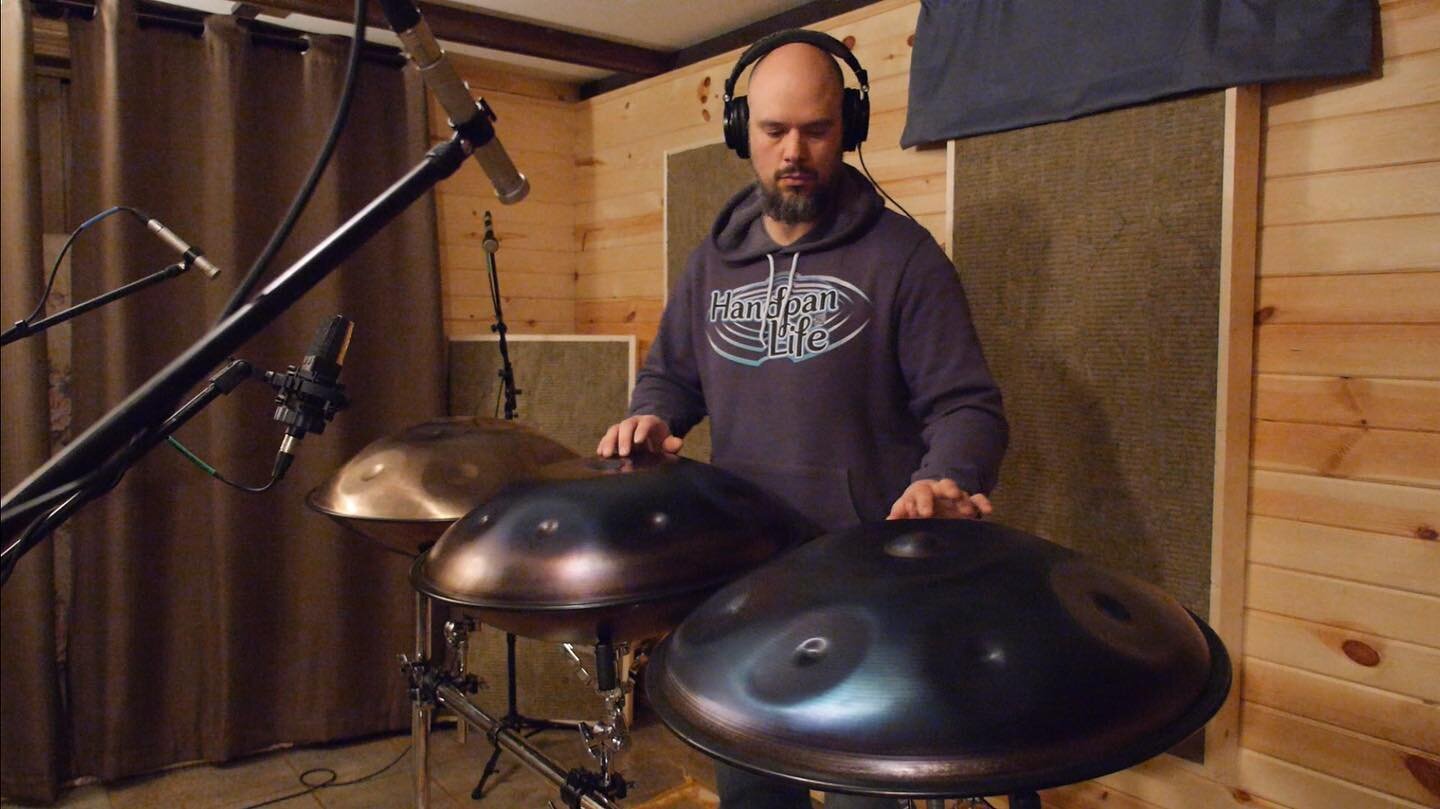 All done with the Handpan recordings for the album. Next up, Crystal Singing Bowls, Gongs, Synths, and more!
.
.
#WorldPercussion ✅
#Harp ✅
#Handpans ✅
.
.
#soundjourney #soundhealing #soundbath #crystalsingingbowls #gong #settleintostillness