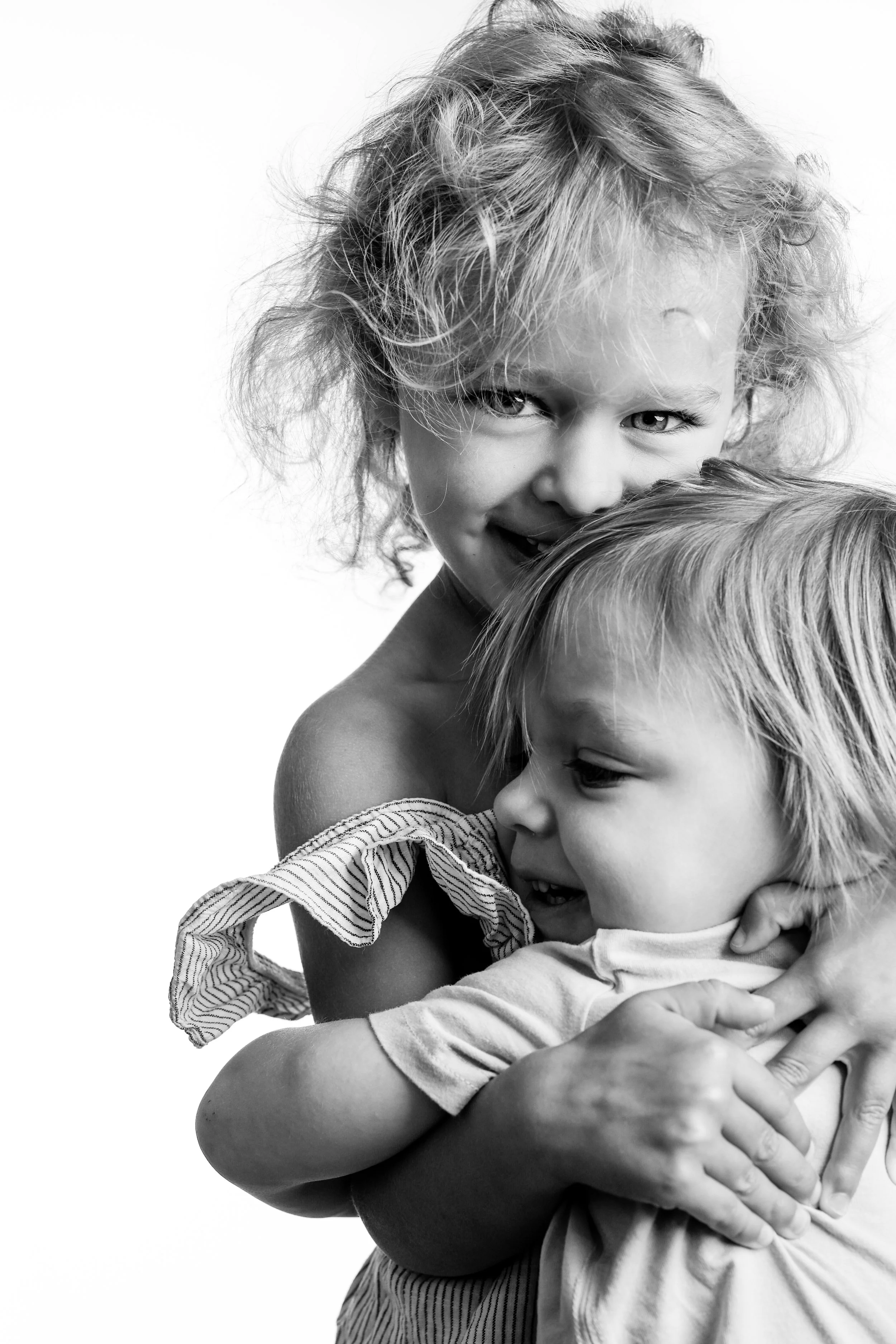 The Devors (2025)-16.jpg