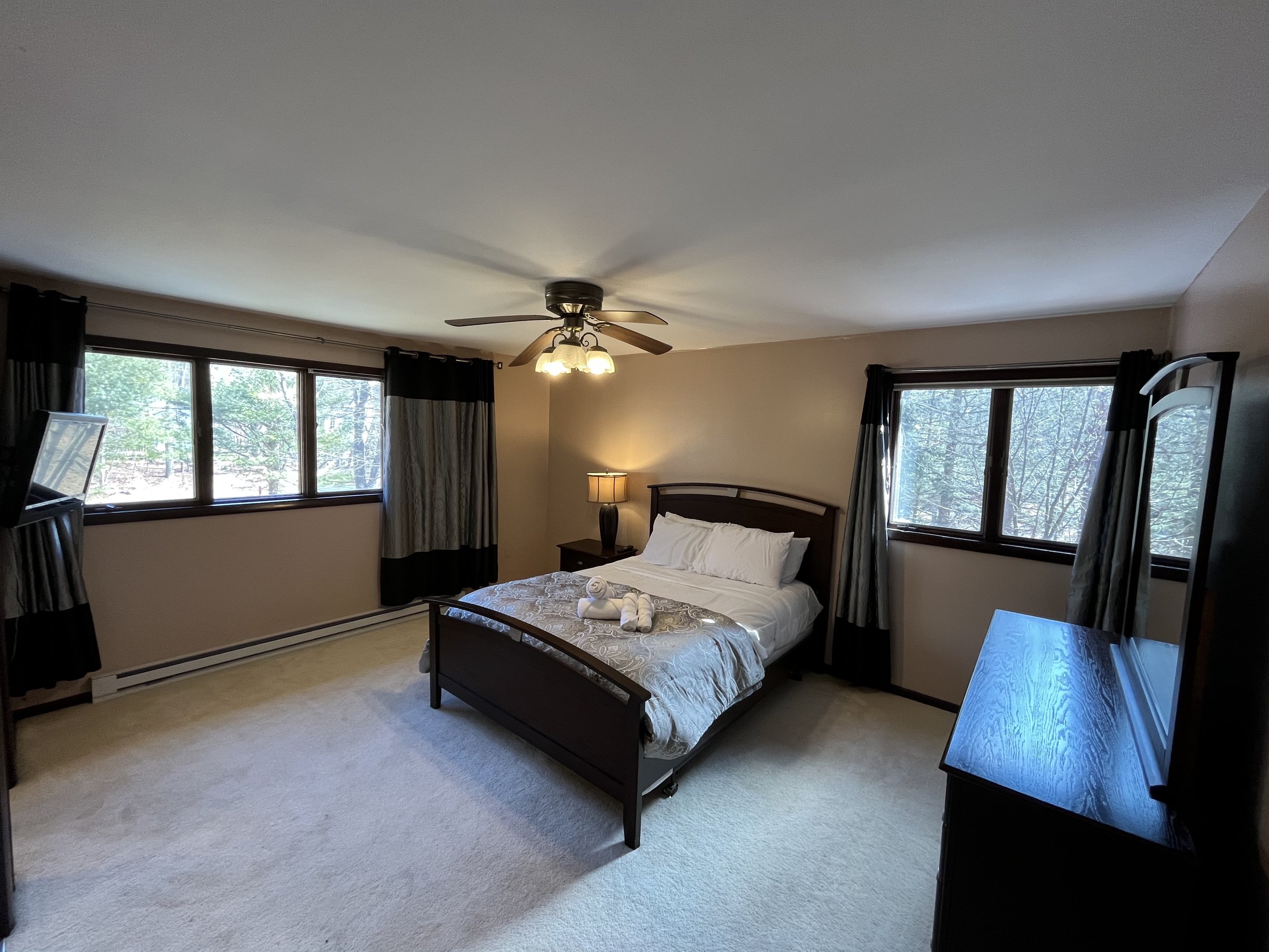 poconos house bedroom before.jpg