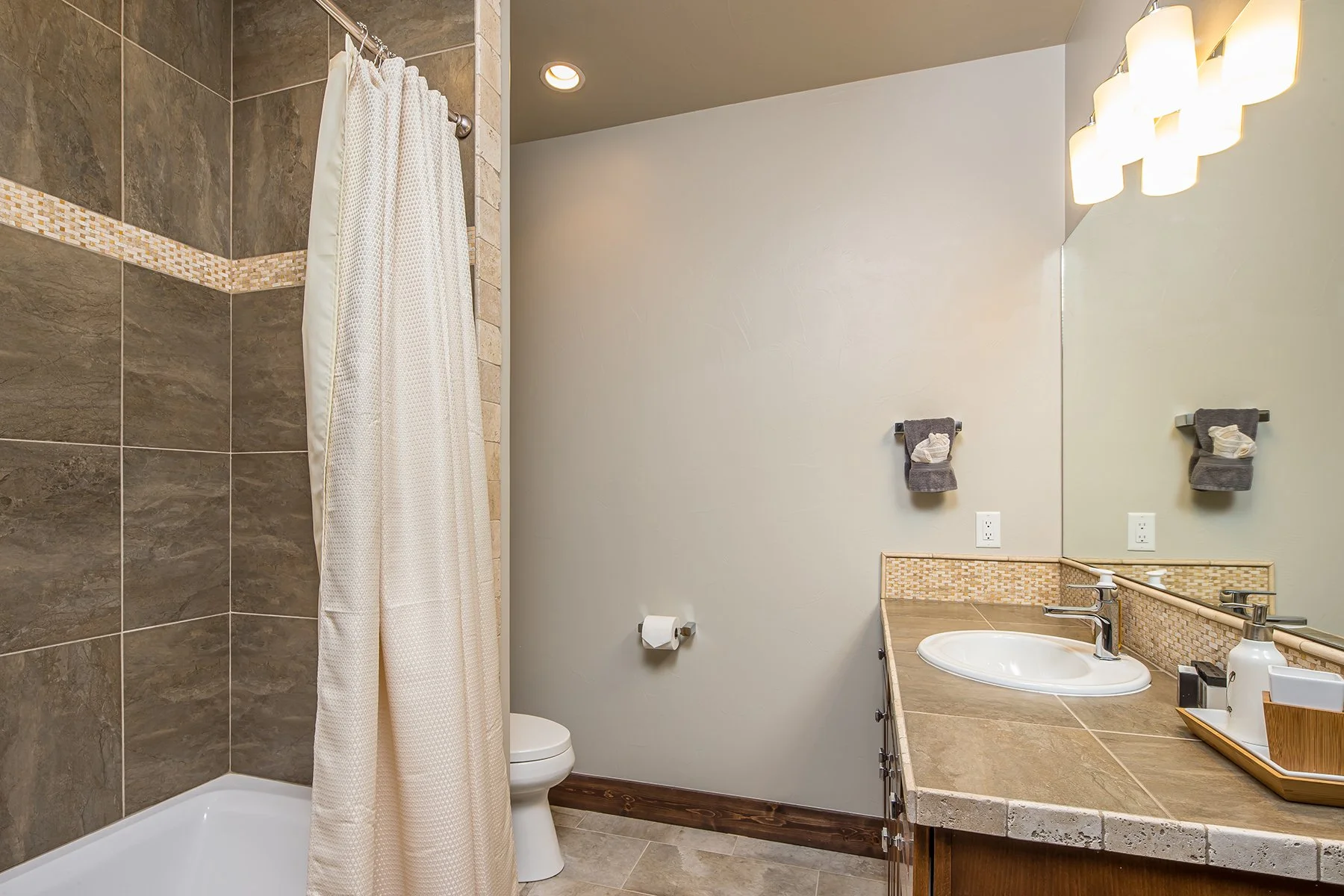 39 Upper Moose Hill-0317_DASH.jpg