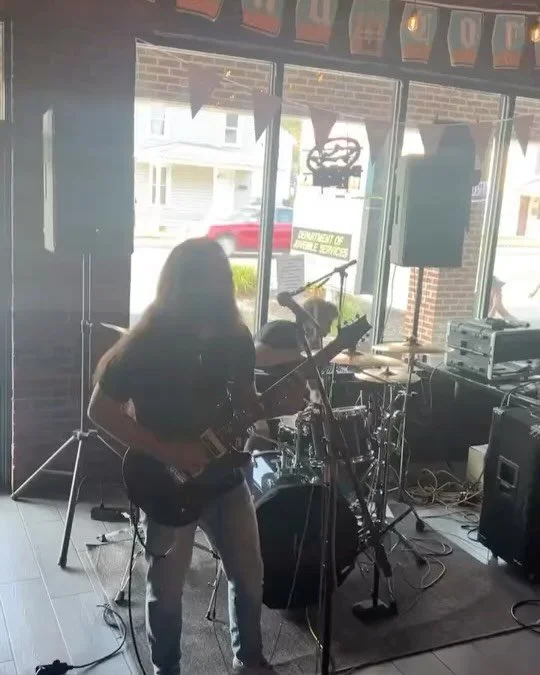 Awesome show at the pizzeria. Thank you @vagoo_lagoon for inviting us. Was an interesting and unique line up.
@heartellisaband @comedicassaultband @fogsembrace 
Thank you to @easton_pizzeria_and_tavern for hosting.
#marylandmetal #tearkeeper #indie #