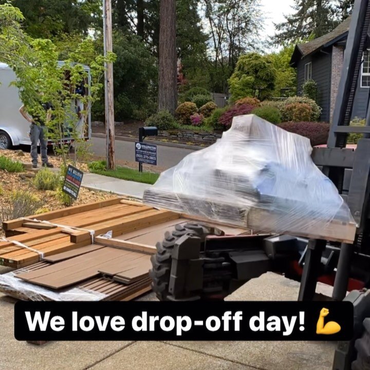 We love drop-off day! Especially when it&rsquo;s high-quality lumber from @parrlumberco 🌲💪🏠 - We&rsquo;re excited to get to work on this deck addition in SW Portland - what a beautiful PNW day!

360&ordm; photo tour will be up once we wrap this pr