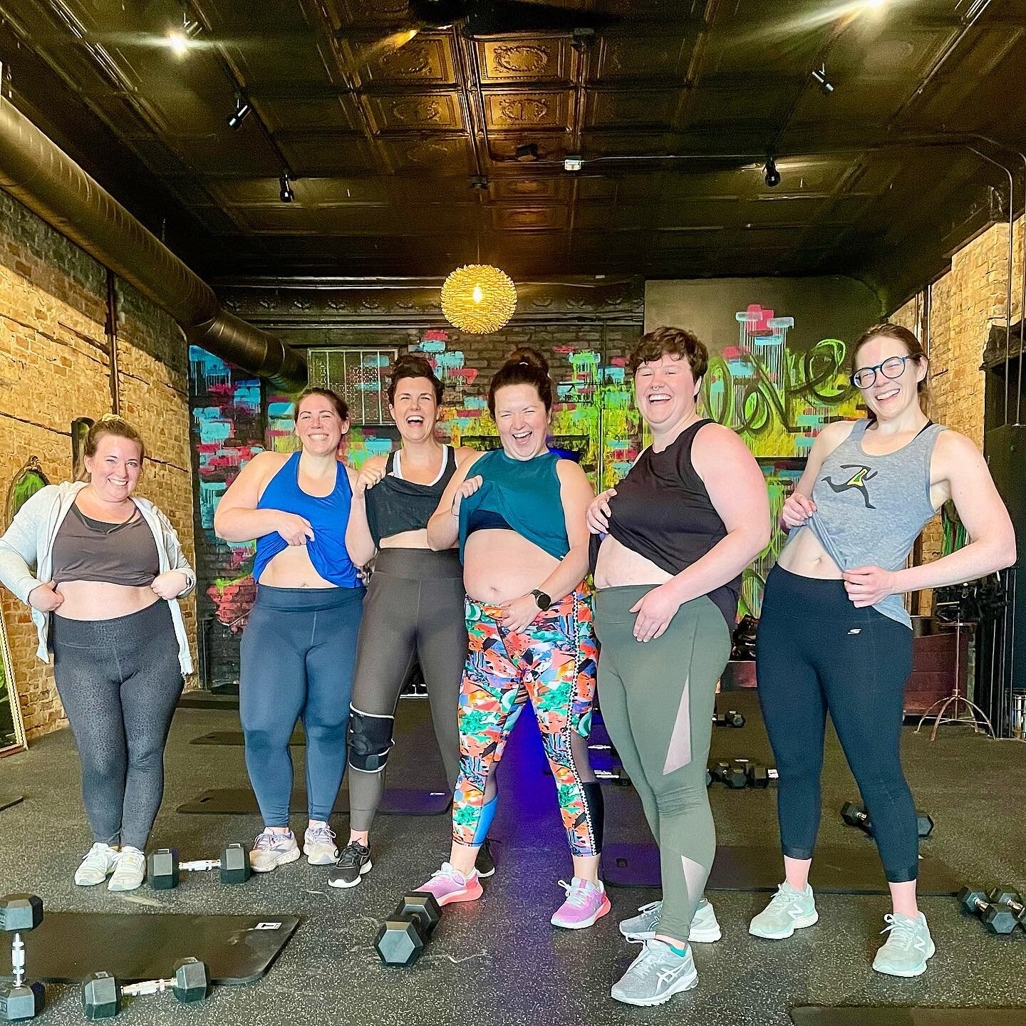 closing out women&rsquo;s history month with the ladies of shak response to @toniocoke post and wanting to show off their abs also. 

well played. 😂👏🏼💪🏼😎

happy friday! 

💛 our community

#bodishak #happyfriday #ladiesofshak #wellplayed #women