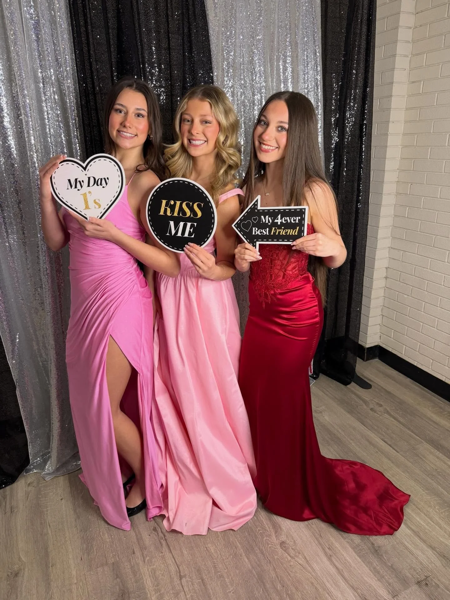 💕Formal dresses worn by a few of yesterday&rsquo;s fabulous models at the Everest Convention Centre wedding show. (Photo Booth - @2buddiesdjservices ) #breezyboutiqueco #patriciamproductions #bridesmaidsdresses #promdresses #formaldresses