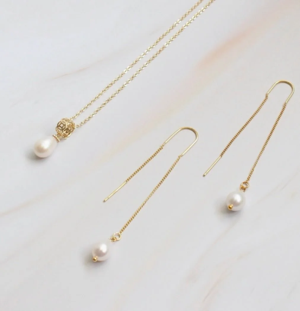 Pretty pearly jewellery for your special day, or any day. 🤍 #bridaljewellery #bridaljewelry #daintybridaljewellery #pearlbridaljewelry #breezyboutiqueco