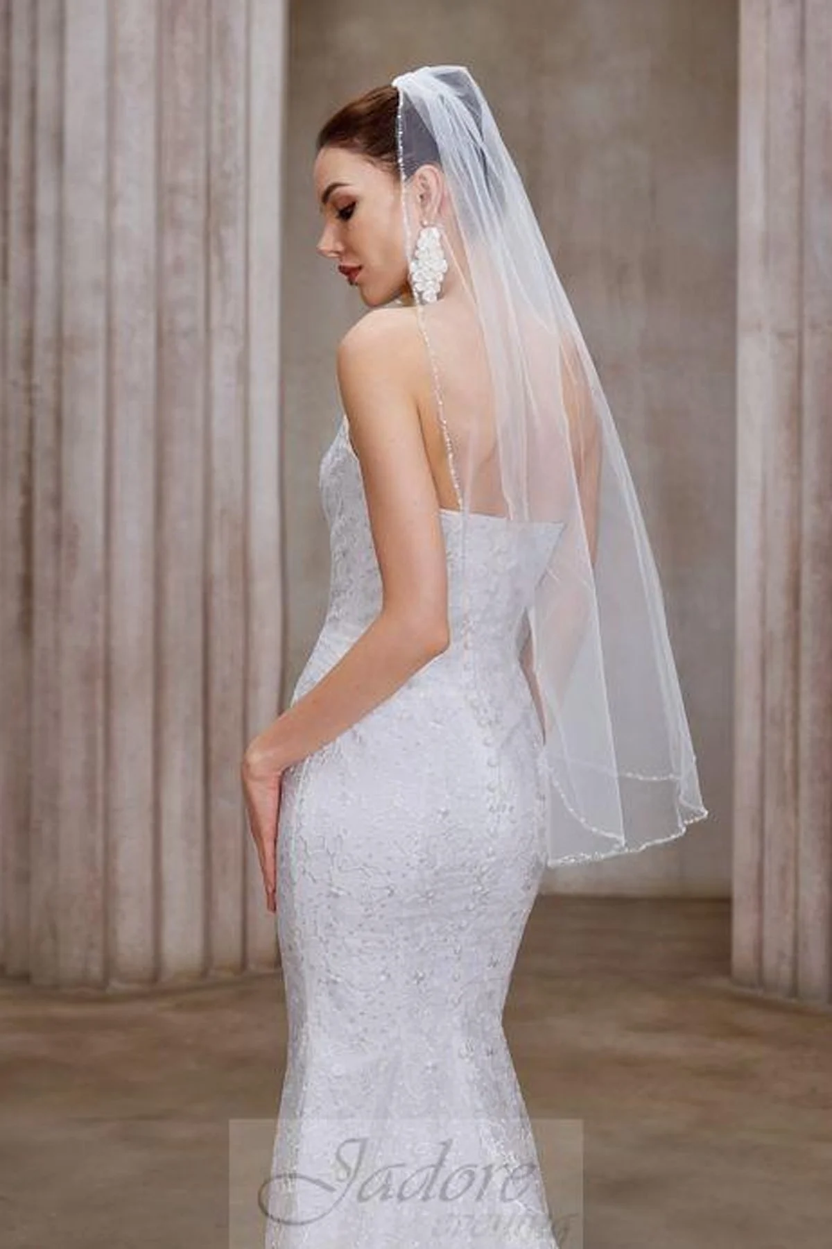 Single Layer Ivory Veil with Detailed Pear Edging - Style V1002