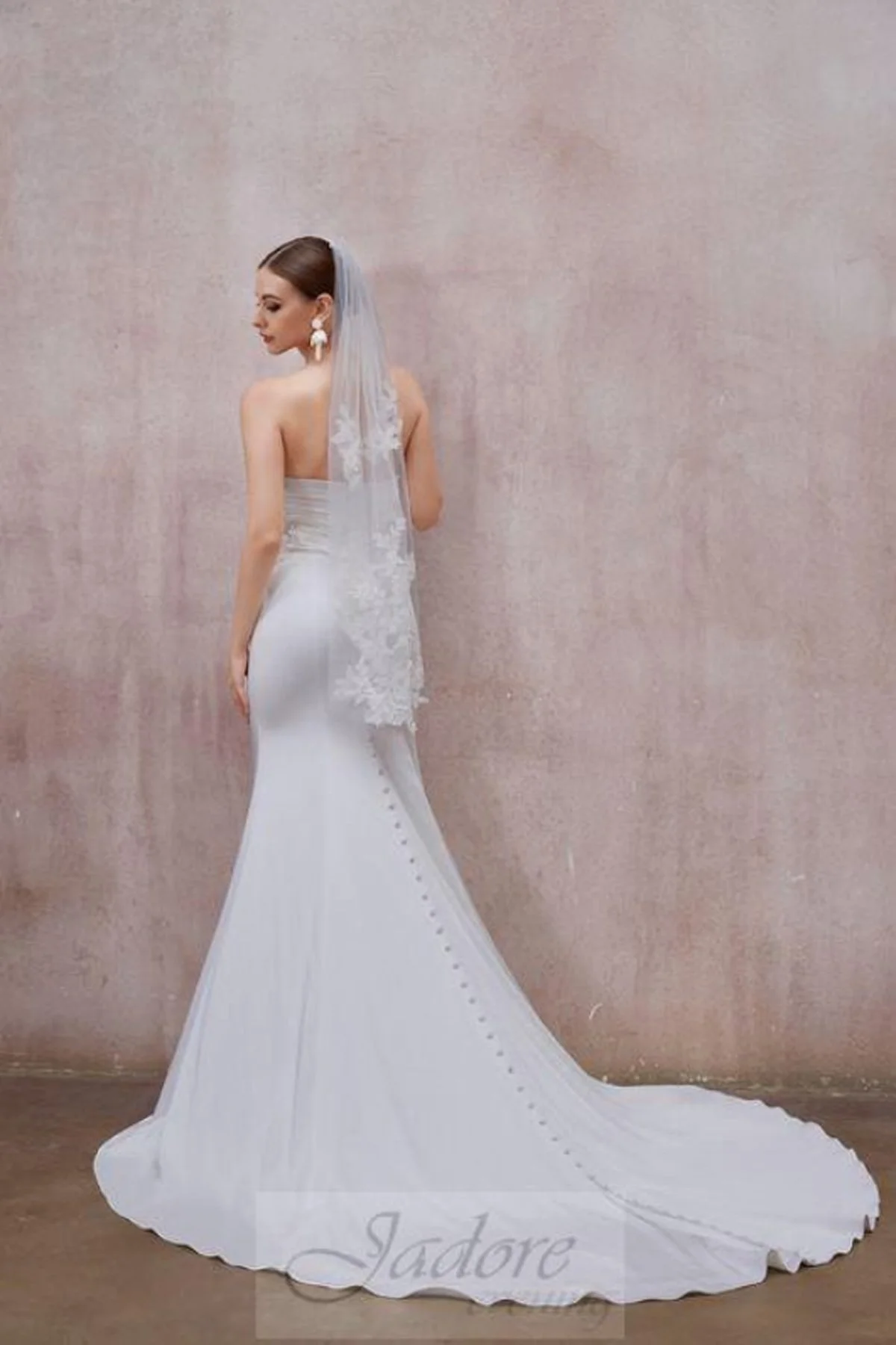 Beautiful Ivory Fingertip Veil With Floral Embroidered Details - Style JE1305V