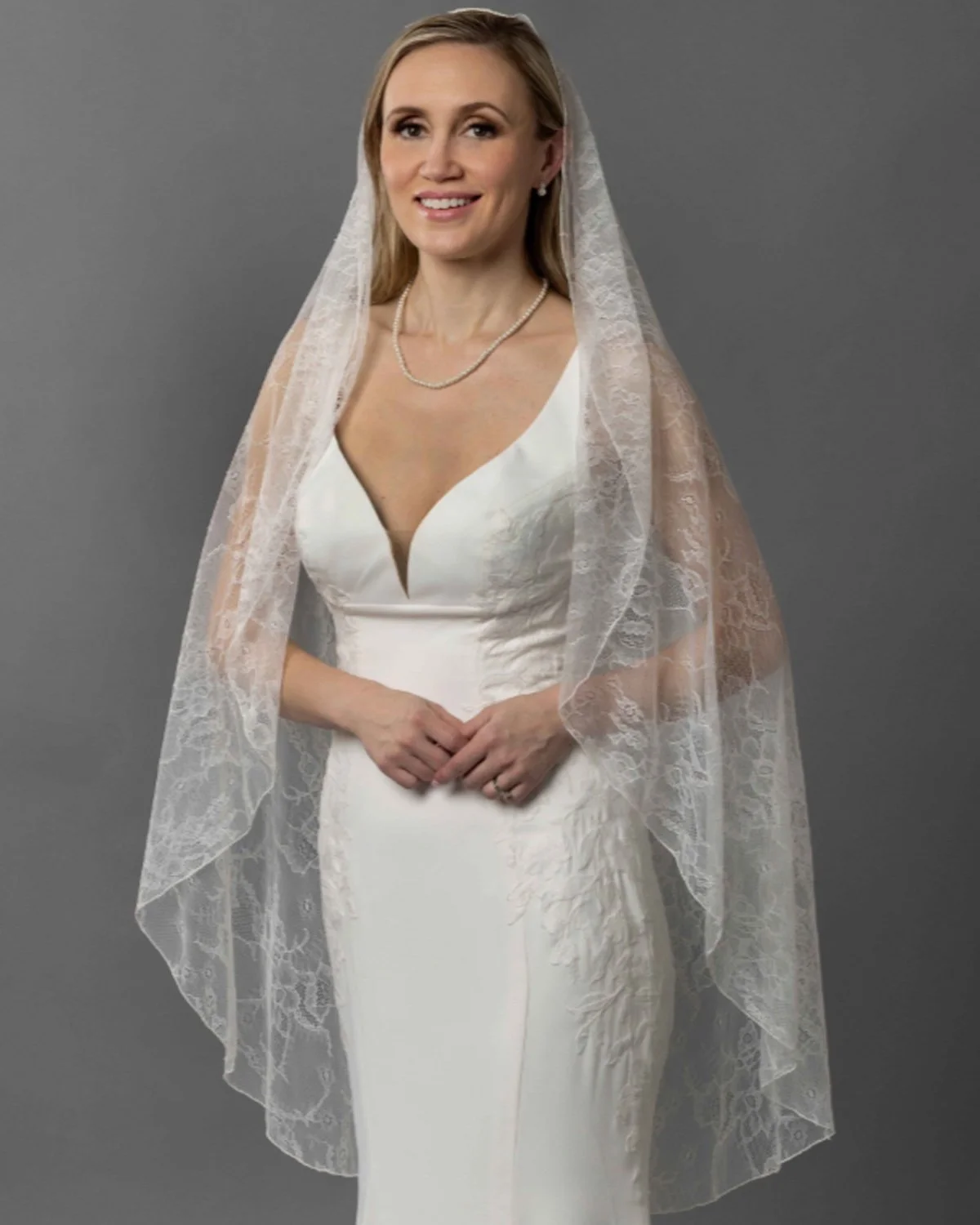 Romantic Lace Veil in Ivory  - Style MV2632