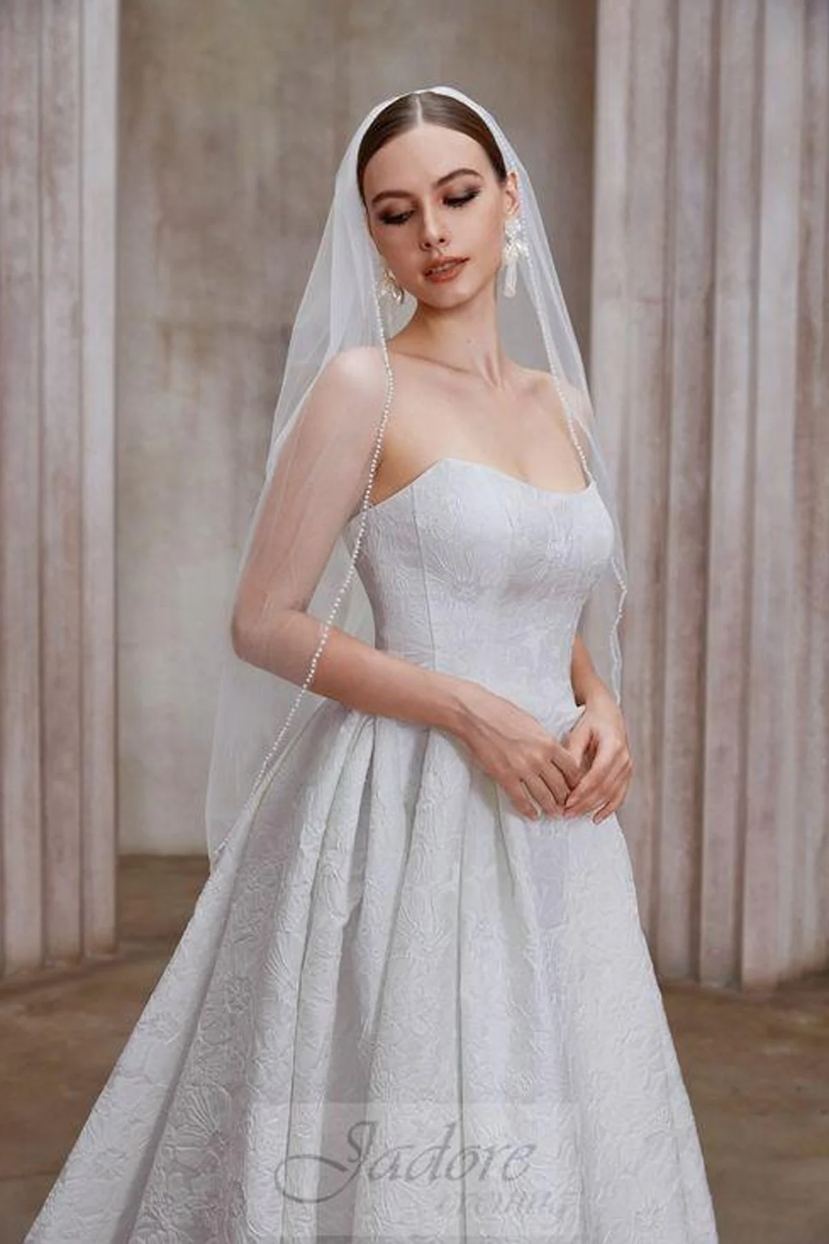 Elegant Pearl Edged Ivory Veil - Style V1003