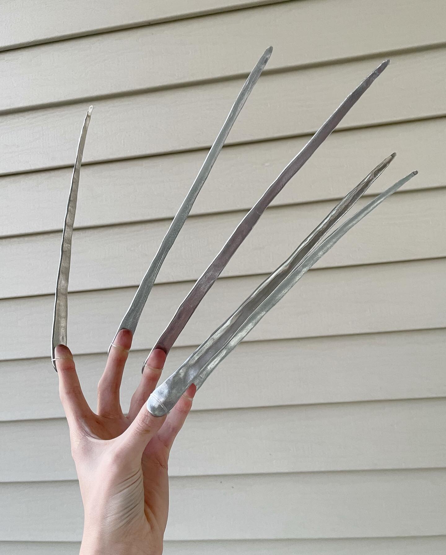 Another fun new addition to my store. These bad boys are a whipping 12&rdquo; long! They were made for a commission for my customers Lady Deathstrike cosplay but I can see them being used for so many other cosplays as well!
.
.
.
#cosplay #cosplaycom