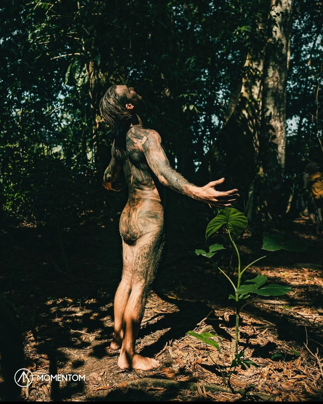 Not a word to say and she always understands me. Giving thanks for this temporary home and mother we call earth everyday. 📸 @raisedbyvolcanoes  #earthday #gratitude #costarica #nature #mud #medicine #momentomcollective