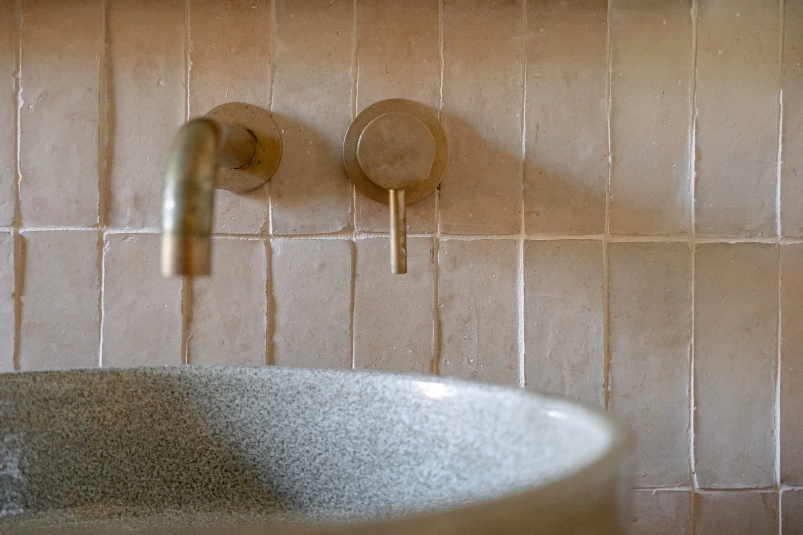 With an organic colour palette, Joshua Tree bathrooms scream 'touch me'!