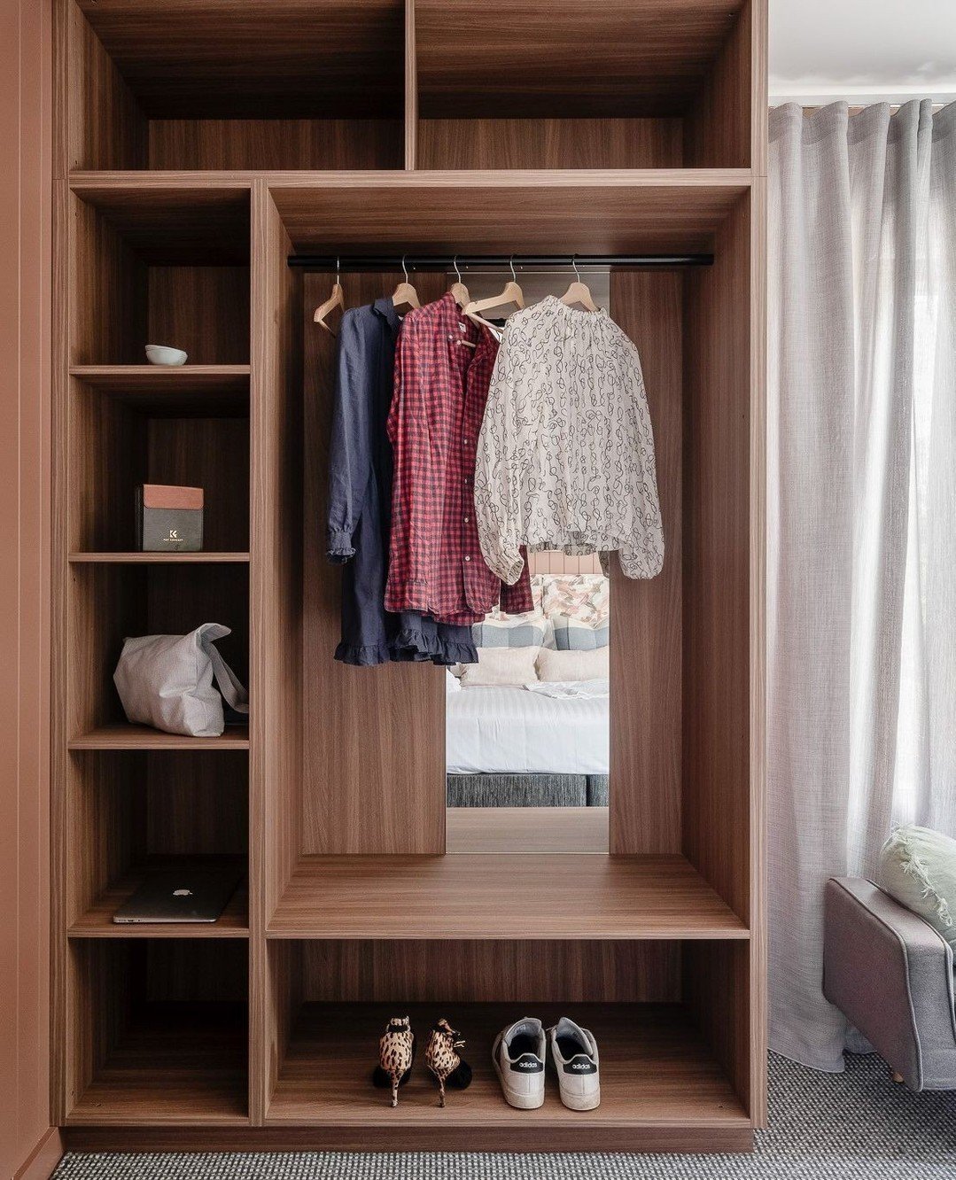 Built-in robes - the dilemma - do you add doors? Not when your materials are this hot. Here, we used the laminate Oiled Legno in a Chalk finish from @laminexau. With its rich red-toned woodgrain and soft linear structure with subtle colour variation,