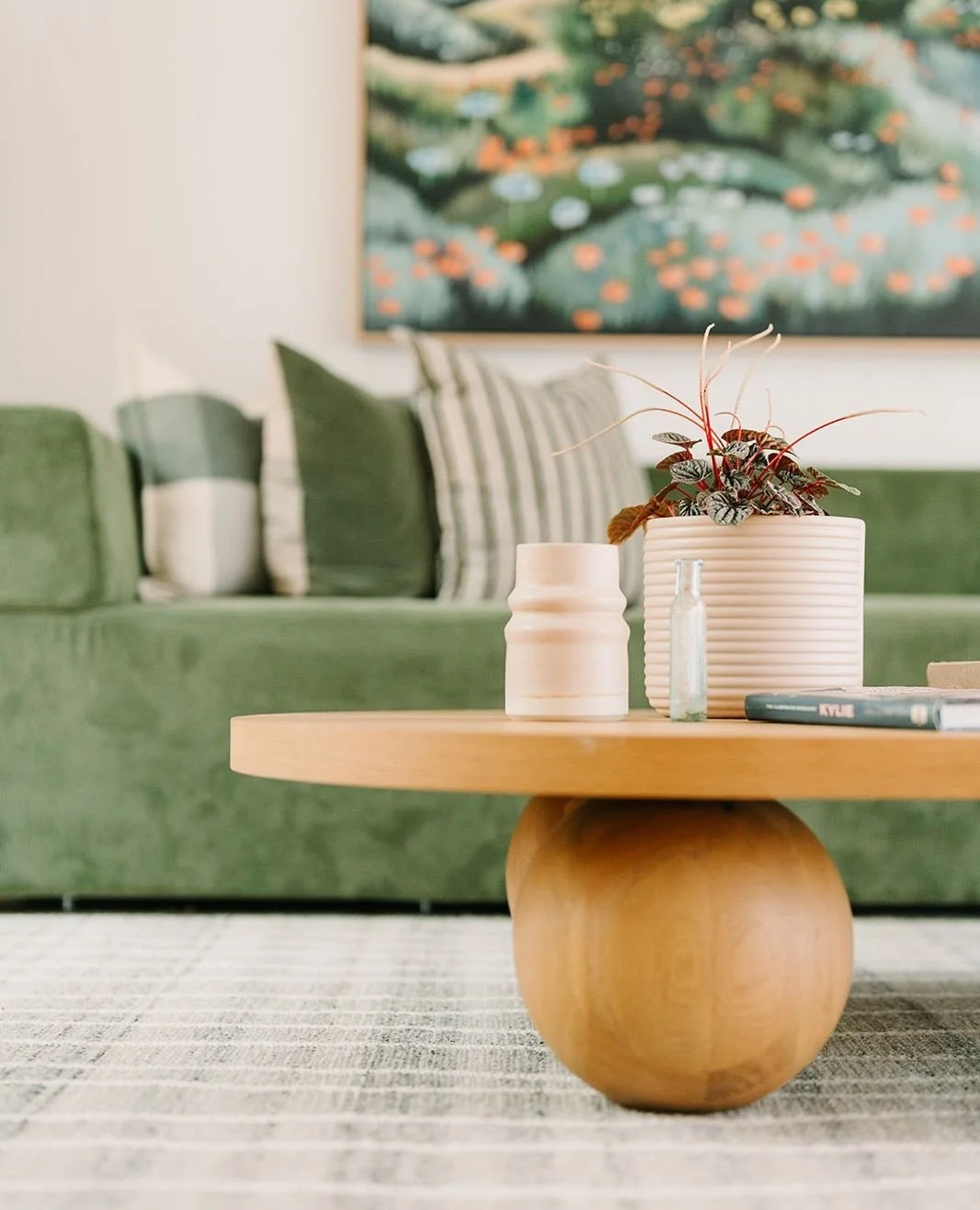 Curves that comfort. In interior design, circles soften a space, inviting calm, connection and conversation.⁠
⁠
Rounded tables create intimacy. Curved sofas encourage flow. Arched mirrors, circular rugs, and soft lighting bring a sense of balance and