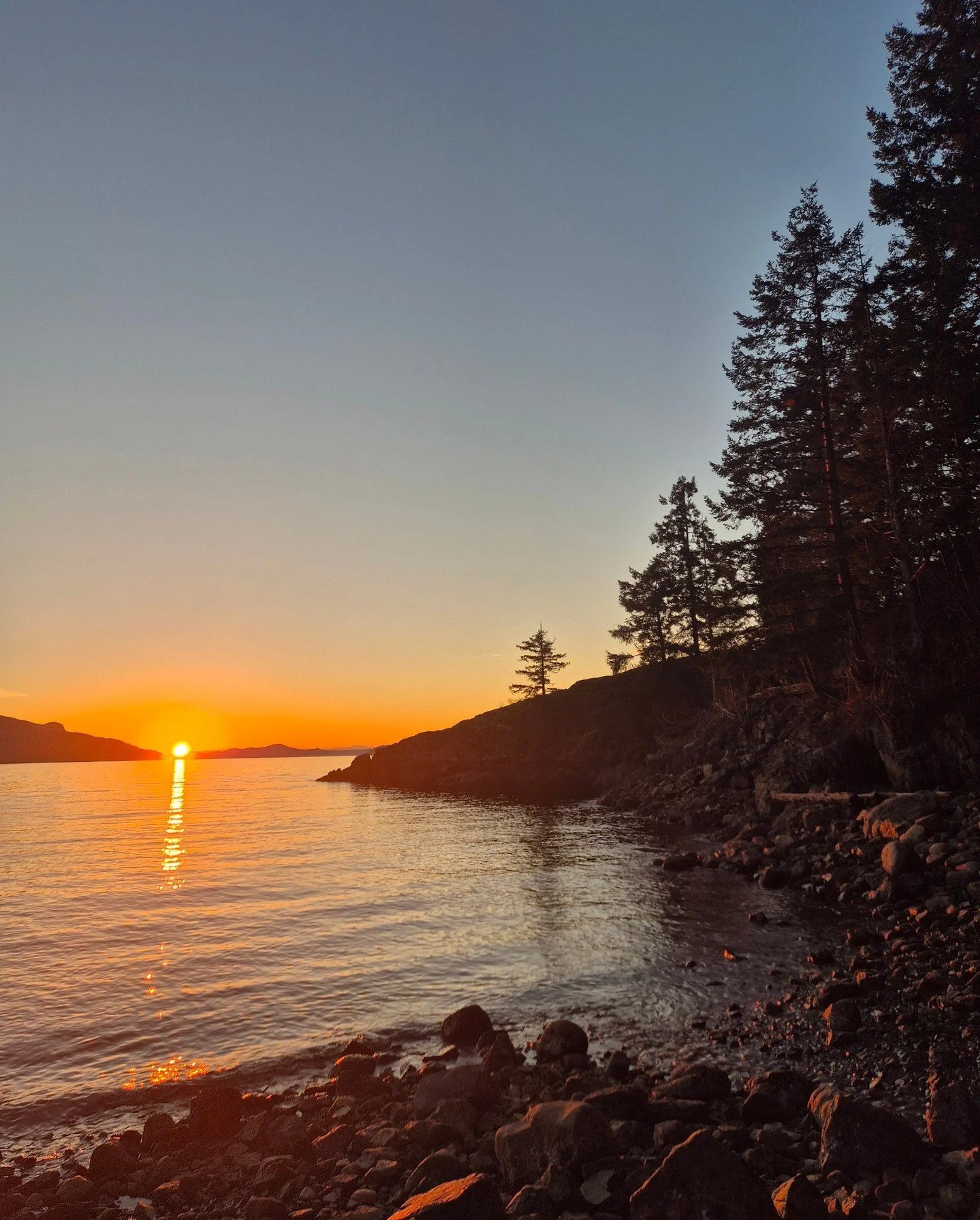 When we design a mountain home, we can&rsquo;t help but be inspired by the mountains that surround us. Whether its a Squamish or Mt Buffalo sunset, their layered textures, shifting colours and natural shapes inform our approach, but it&rsquo;s the fe