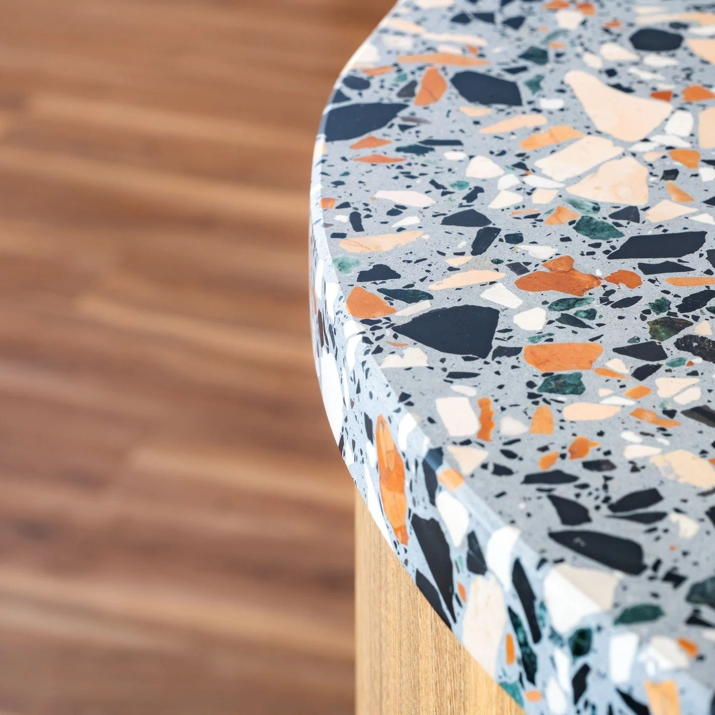 Who doesn't love a curve?⁠ The soft curve of the terrazzo bench top, the surprise hit of coloured joinery inside each drawer and the gentle rhythm of the scalloped wall lining all work together to lift the everyday moments. Thoughtful touches layered