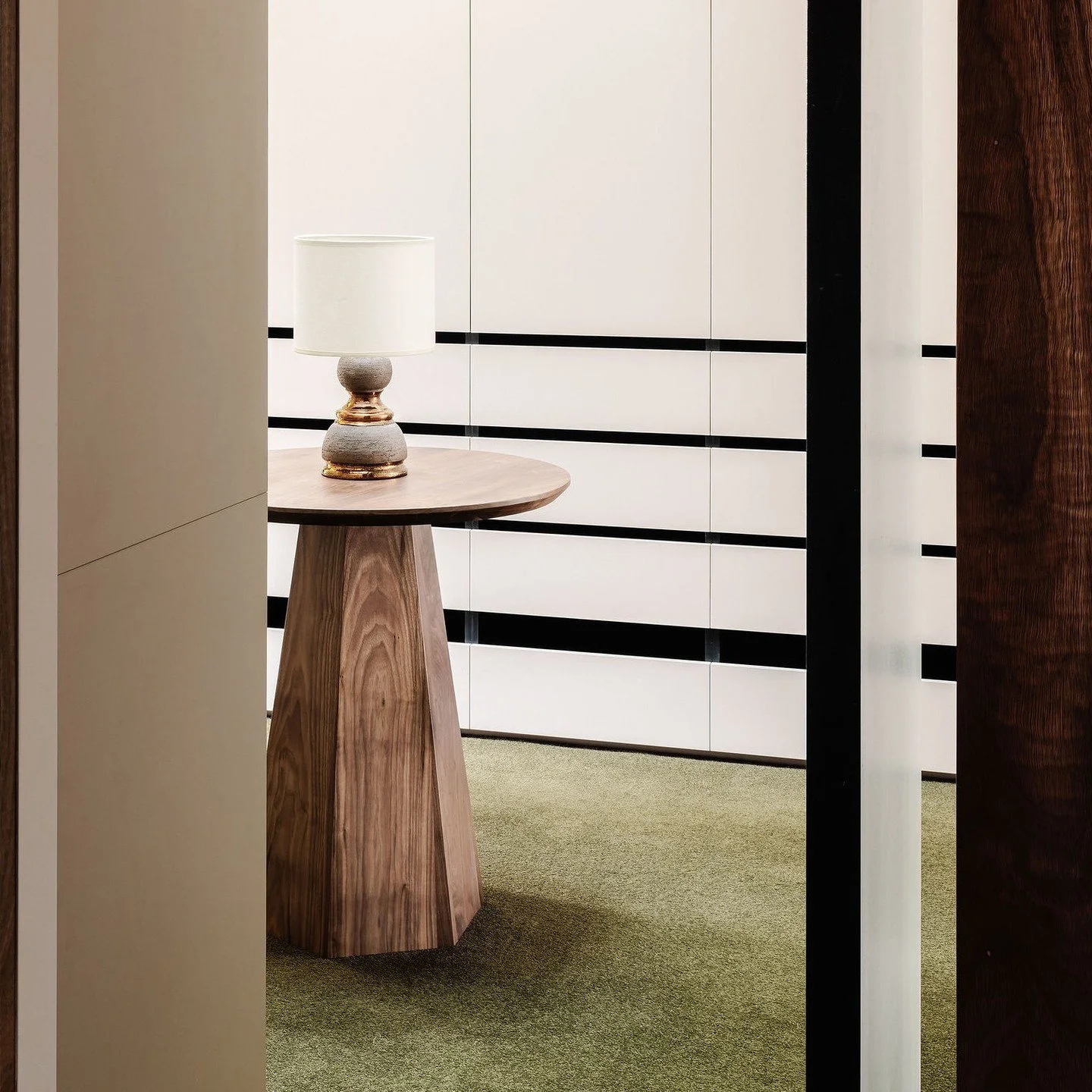 Custom console table designed by @brittwhitestudio and made by our sweet mates at @steelroad

Pic by @marniehawson

#console #custom table #wir