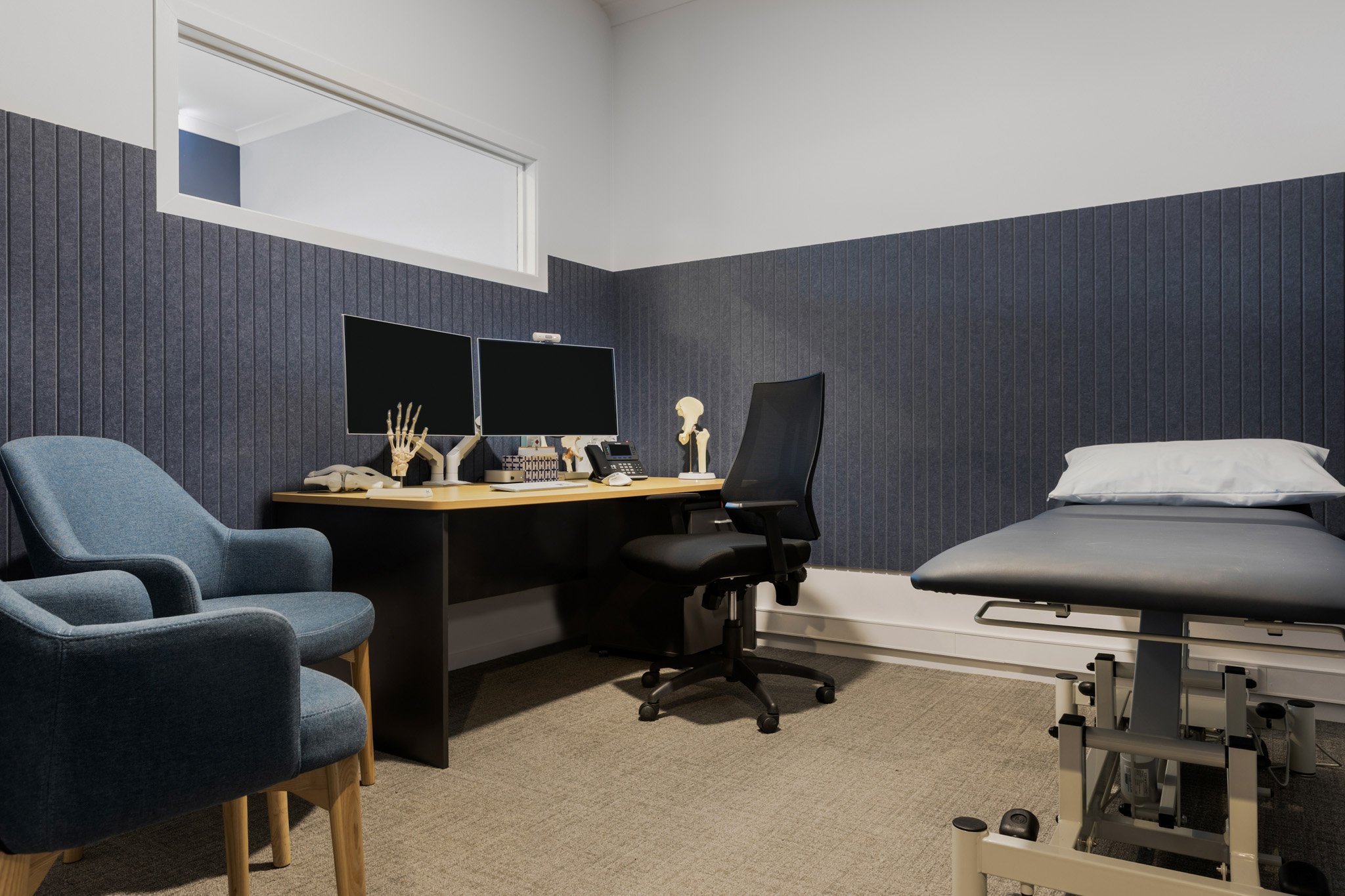 Acoustic felt wall linings help protect patient privacy while adding depth, texture and softness to the clinical environment.