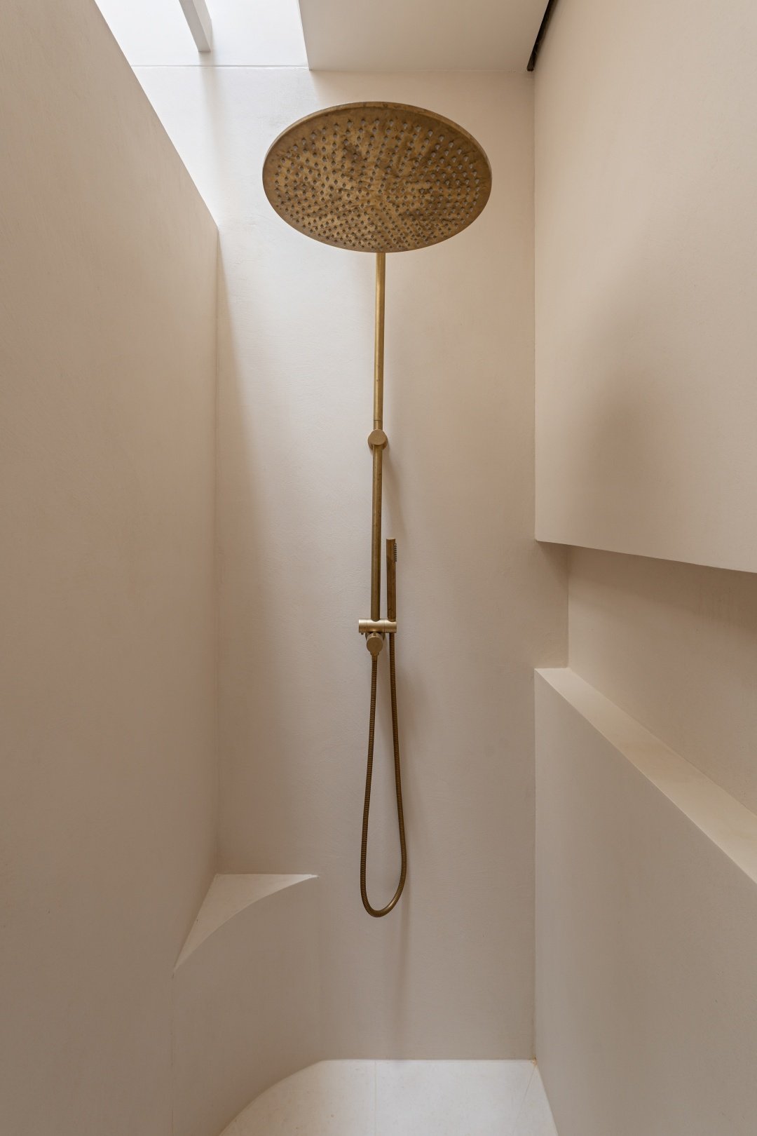 Ensuite shower features both a niche and a shaving shelf.
