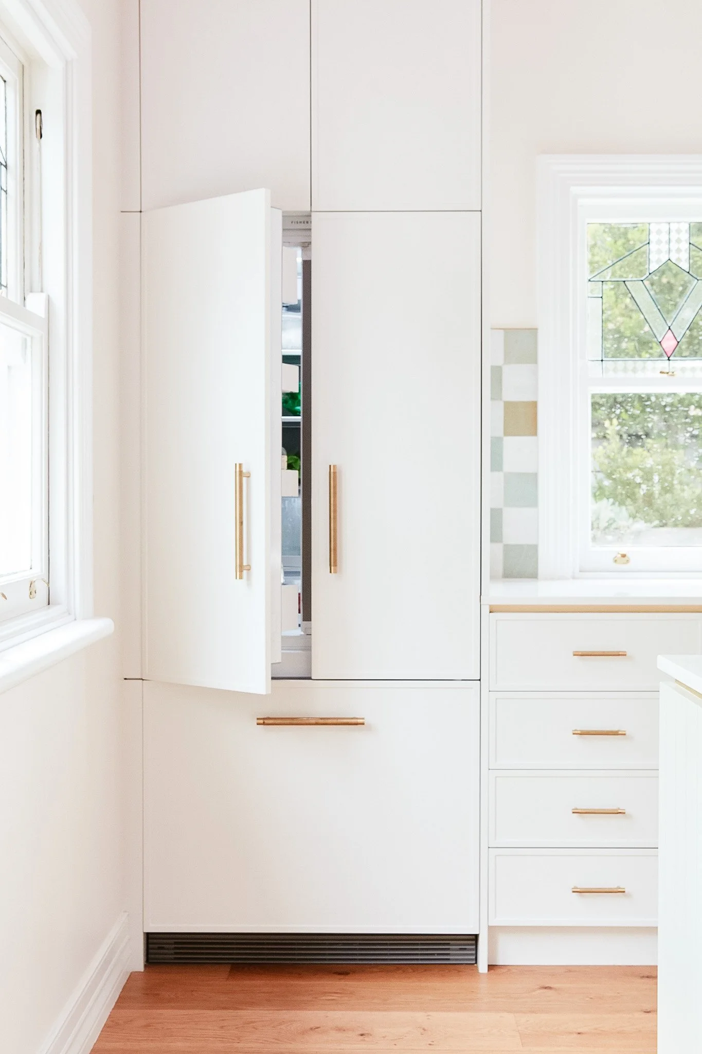 Wandi Valley kitchen features integrated appliances