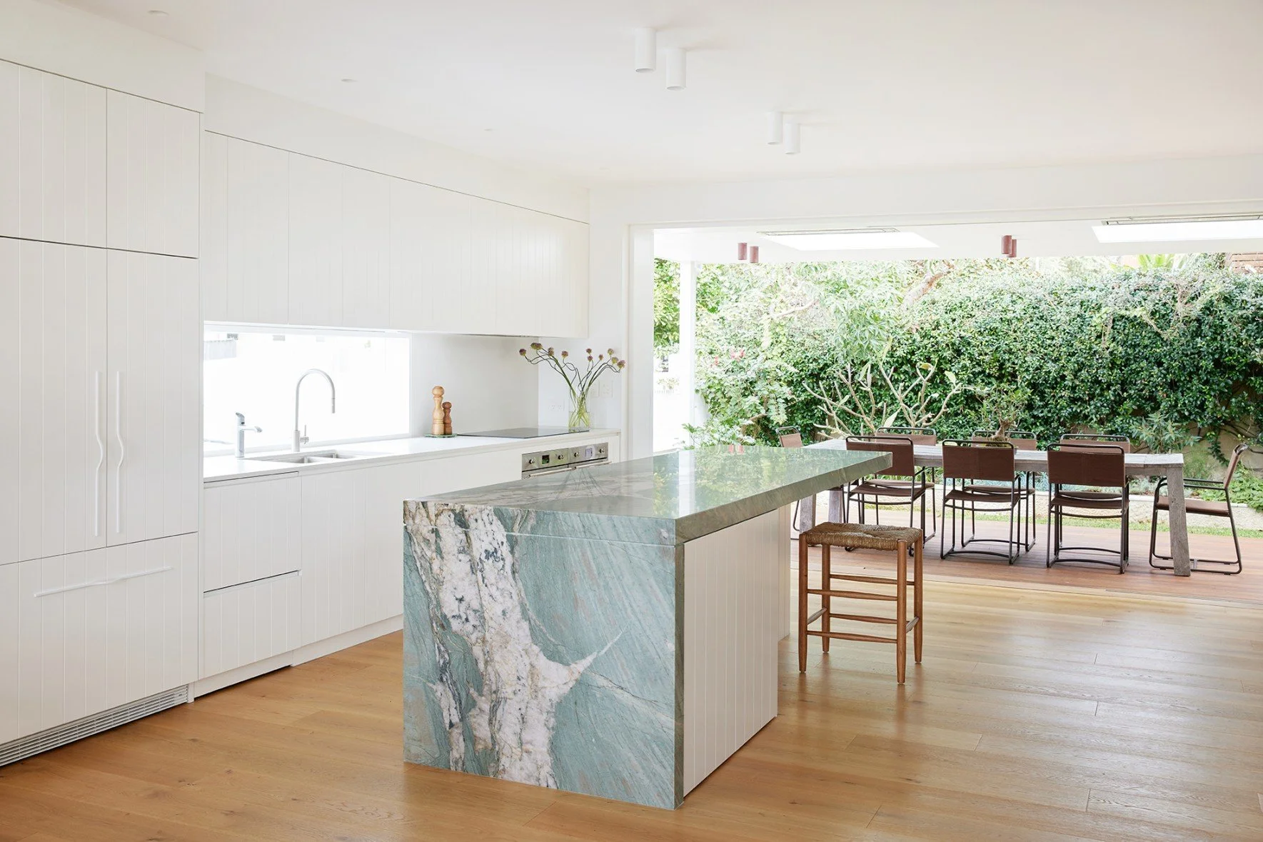 High Tide Freshwater kitchen and rear entertaining deck
