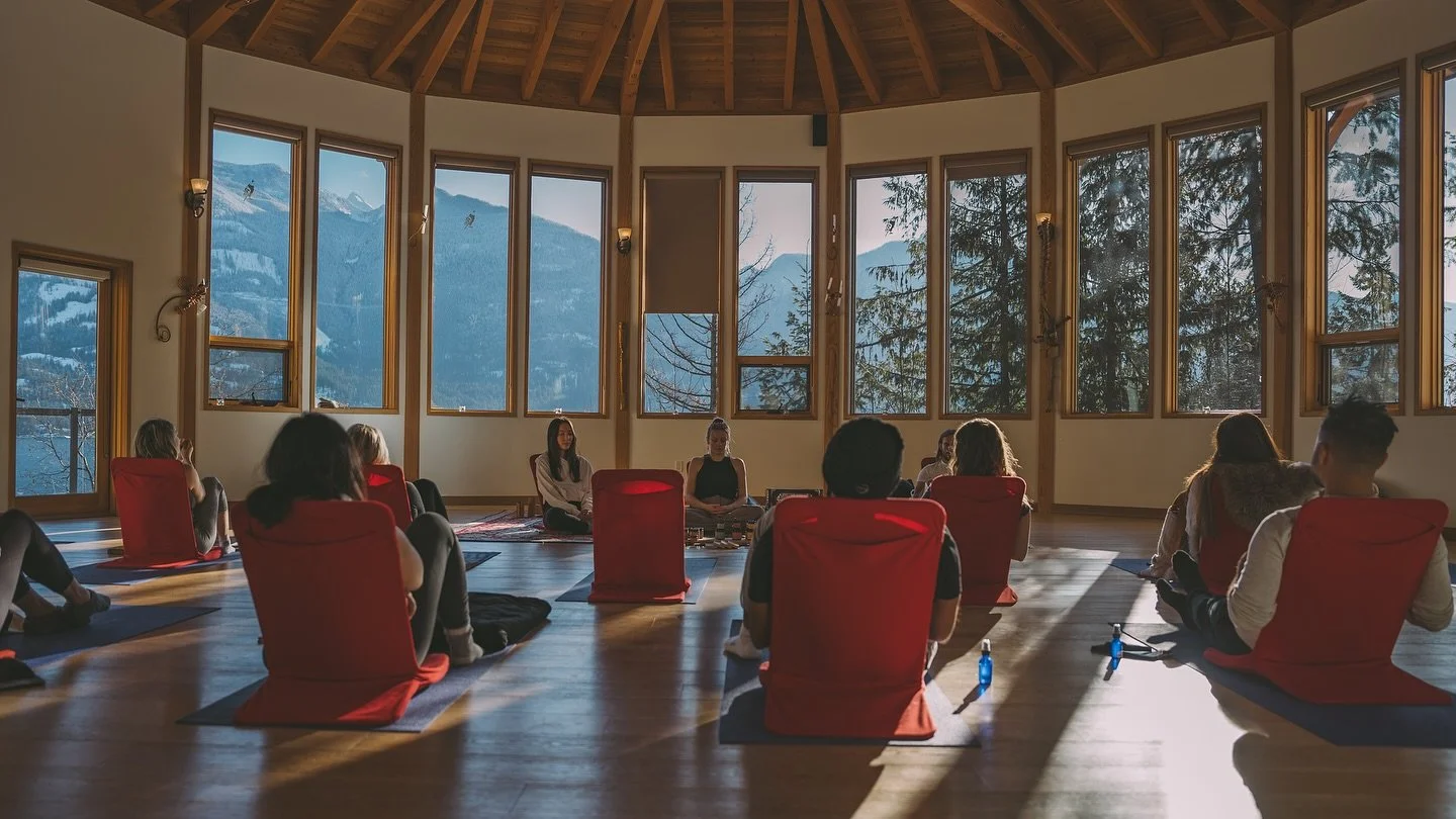Solii retreat experiences are opportunities for leaders, visionaries, and creatives to soften, release, and realign. 

The beauty of the space reflects the beauty we cultivate within. 

Grateful for this incredible team:
@_natalia_stewart 
@julietuna