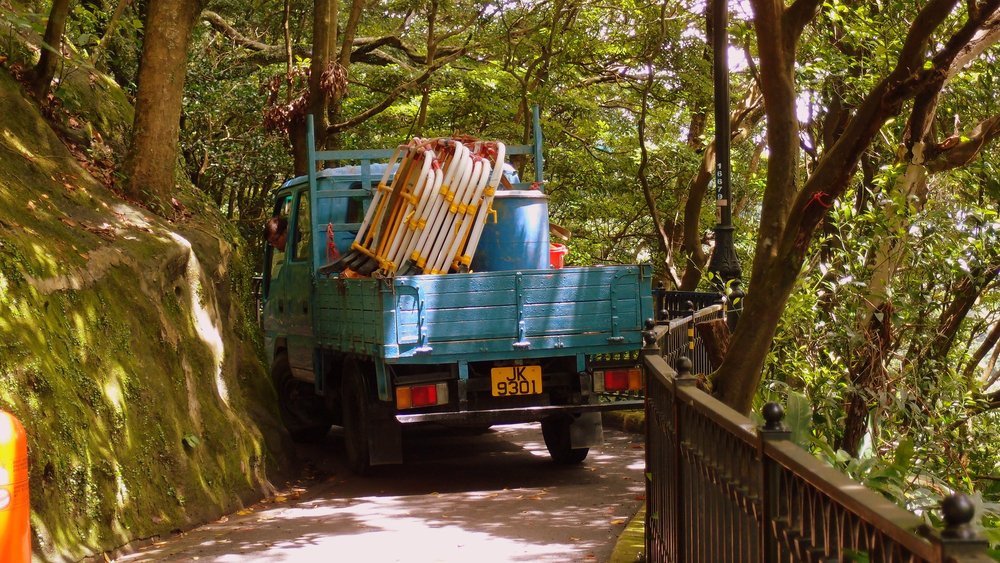 Image no. 42 | Truck on Lugard Road at Victoria Peak