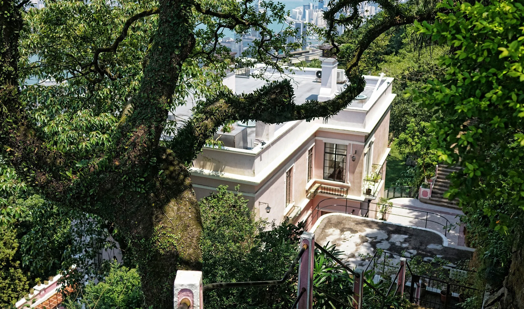 Inside Hong Kong Real Estate: Reasons for the Absurd Prices 