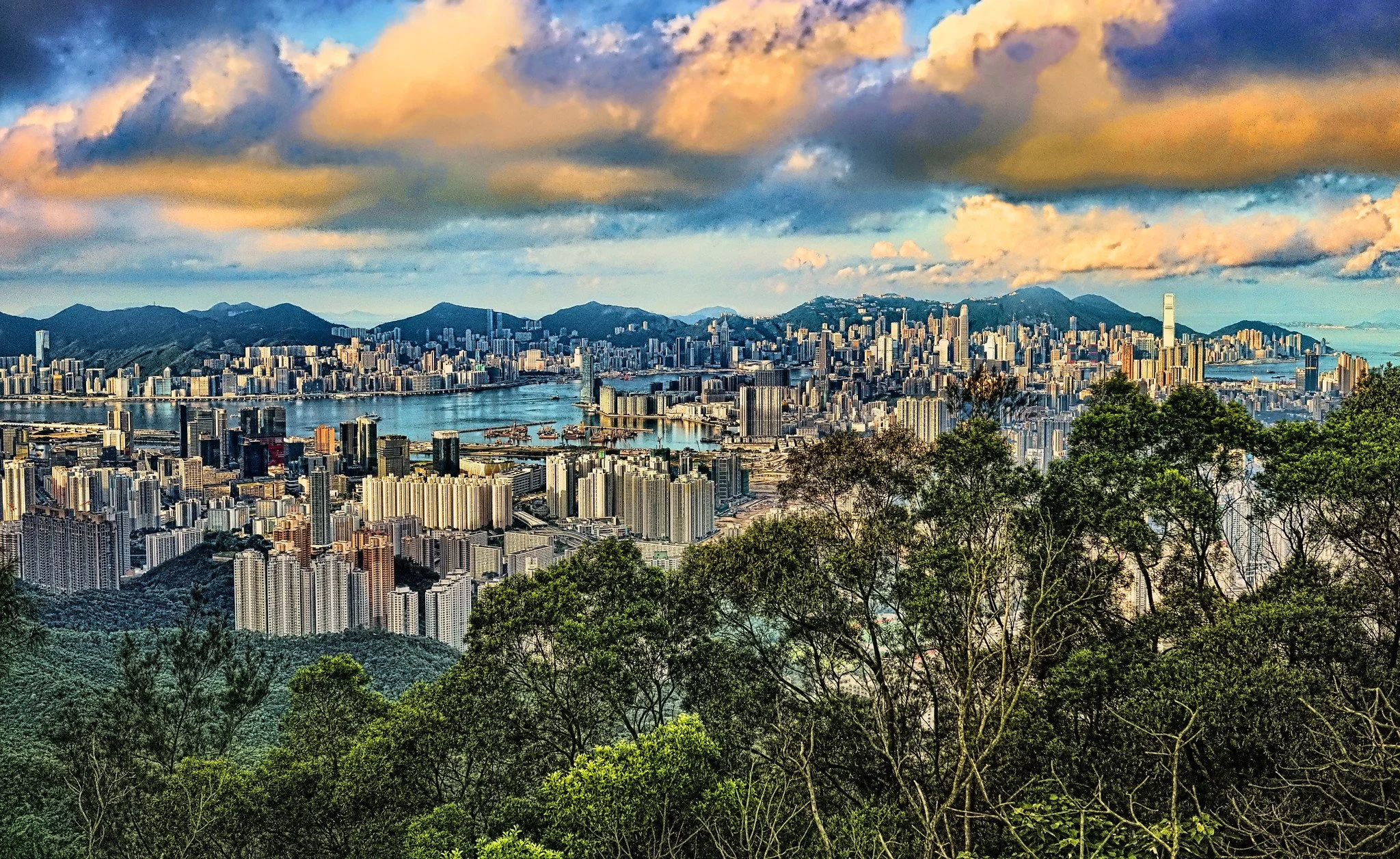 Kowloon Peak - Hong Kong’s Dramatic Iconic Summit Views