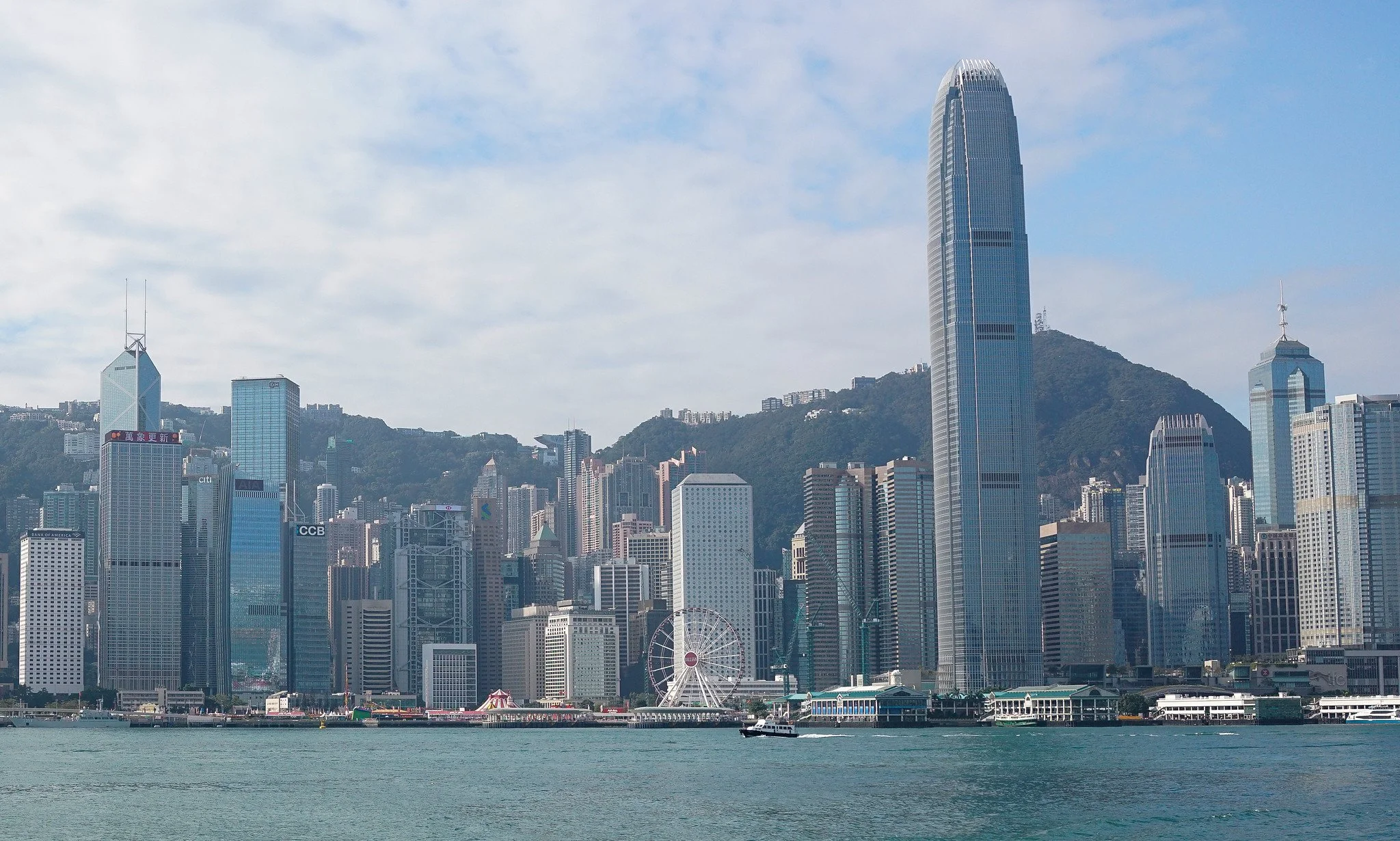 Jardine House in Hong Kong - An iconic building from 1973 — J3 Private ...
