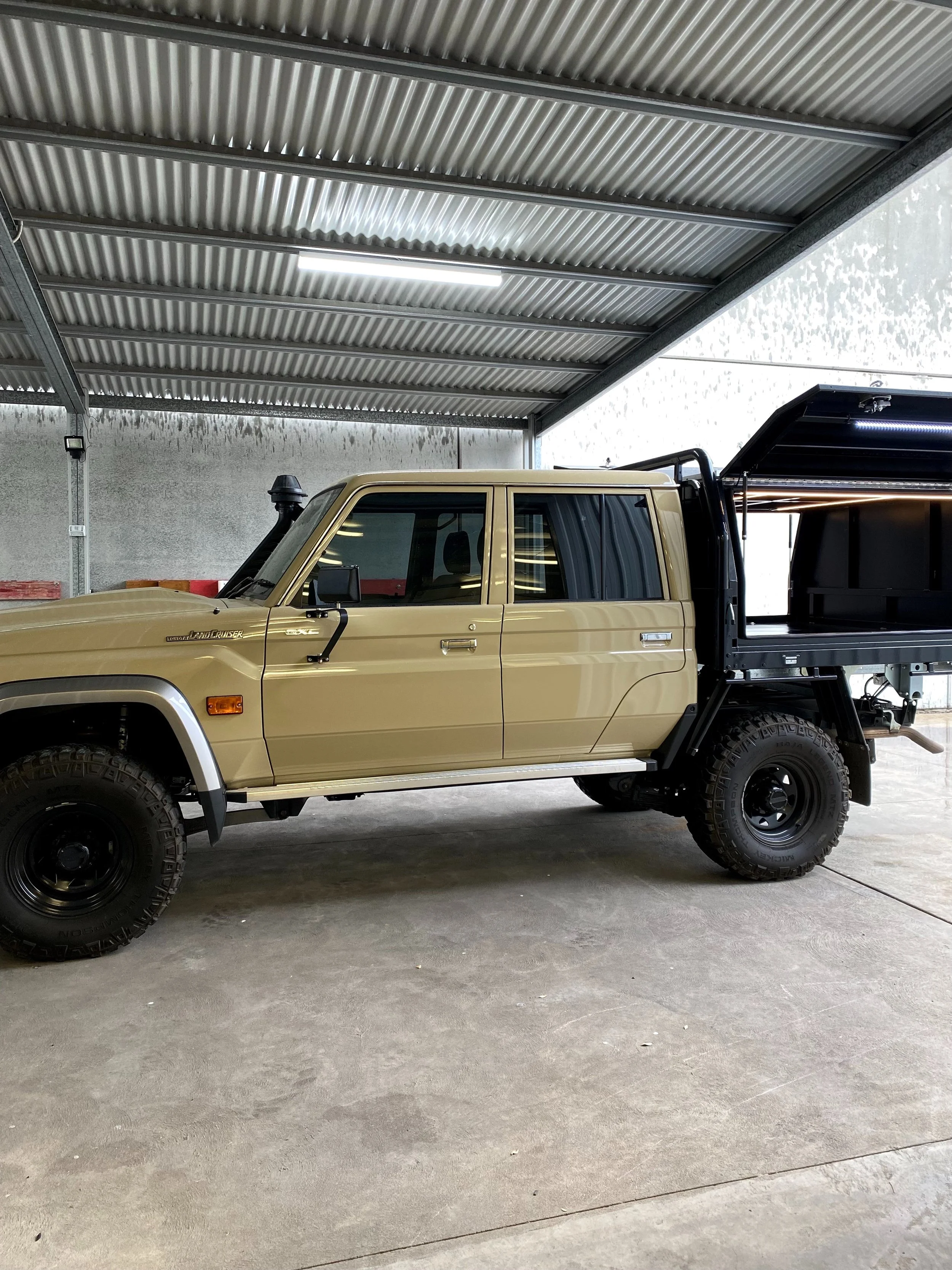 dual battery system in landcruiser 79 series canopy 