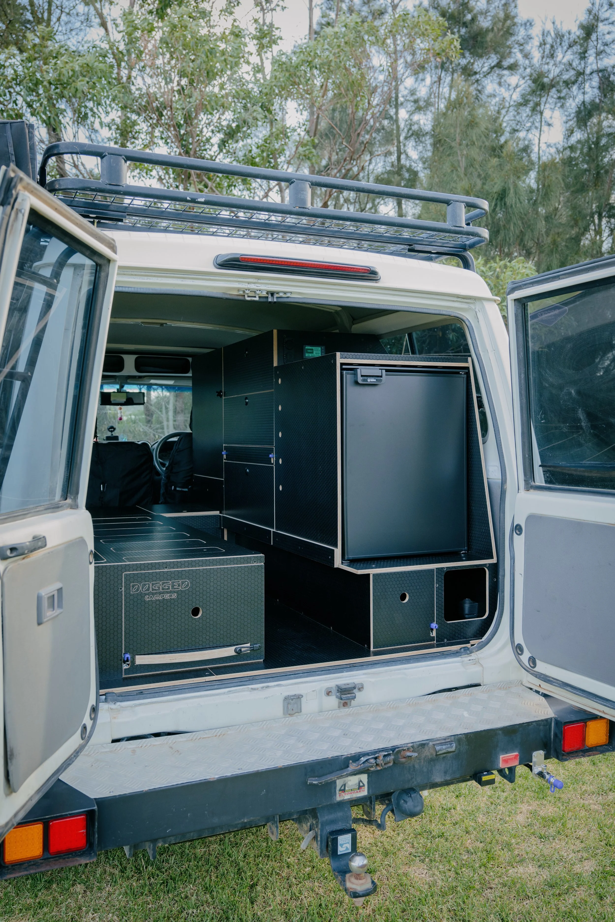 Toyota Landcruiser Troopcarrier camper fitout with dual battery system