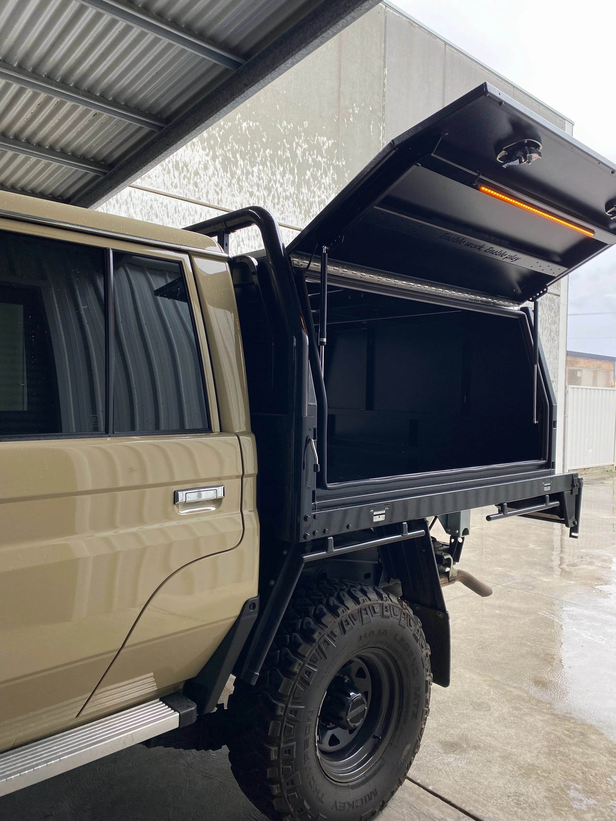 dual battery system in landcruiser 79 series canopy 