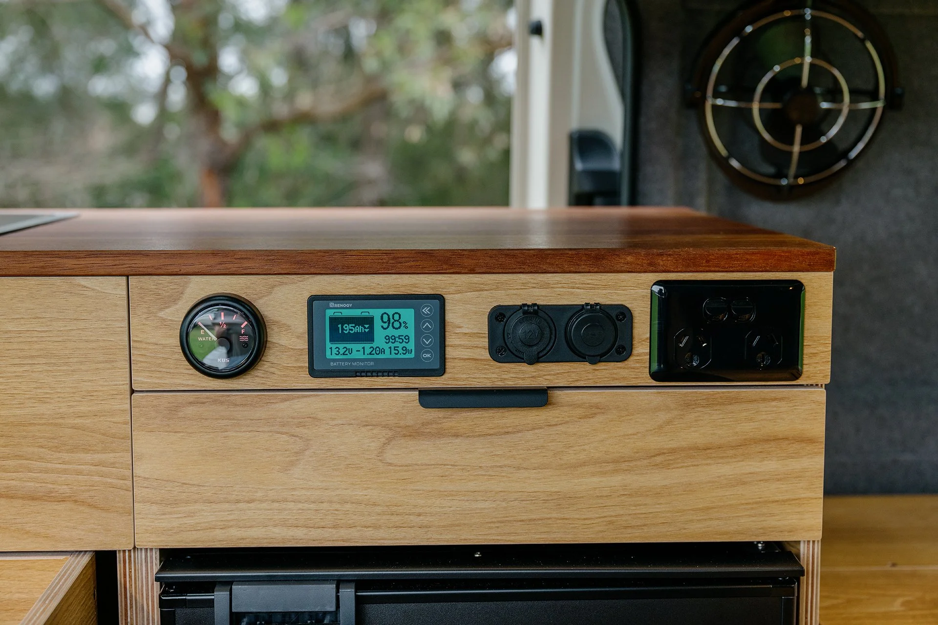 dual battery system in Toyota Hiace Campervan