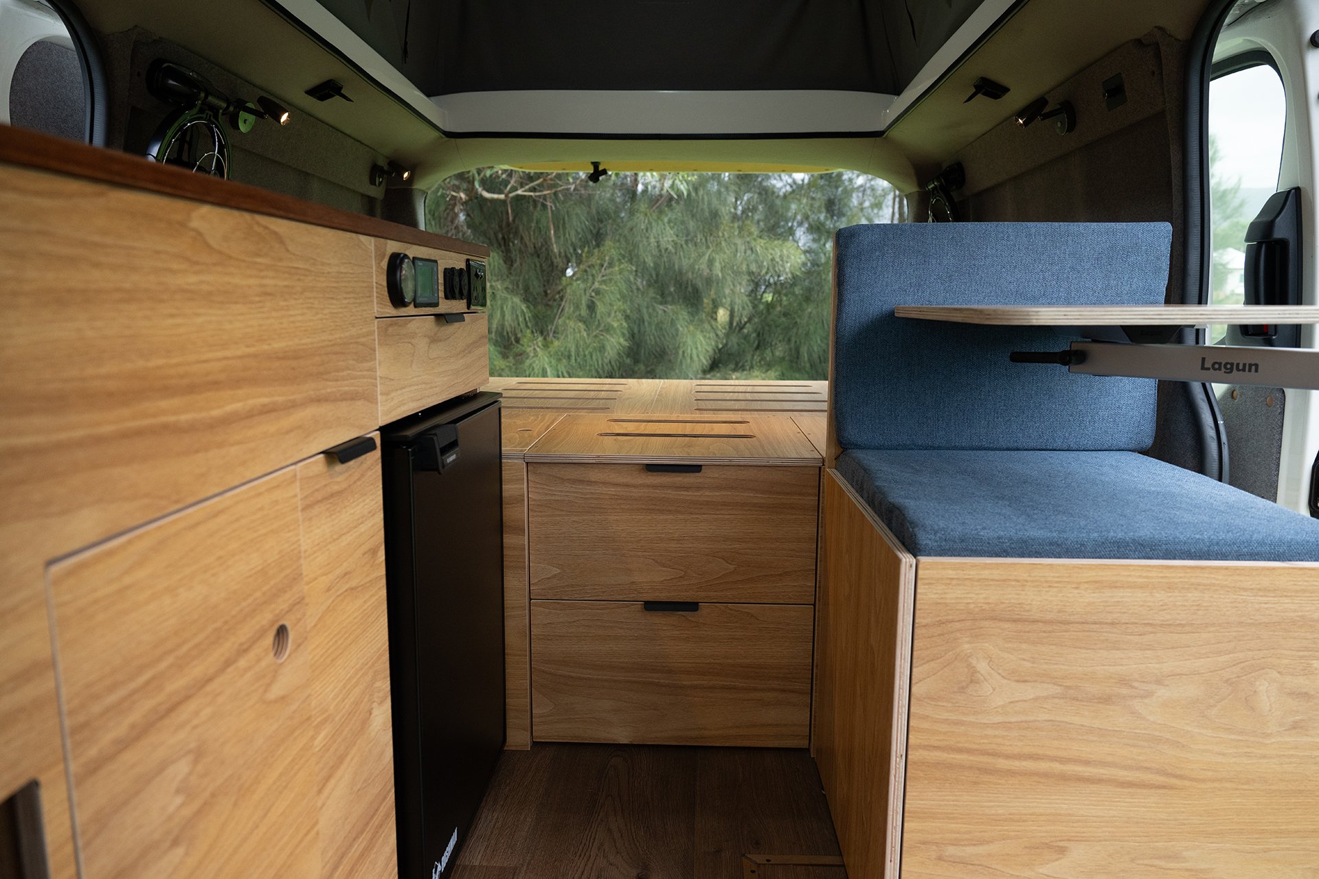 Pop-top Toyota Hiace Campervan with dual battery system