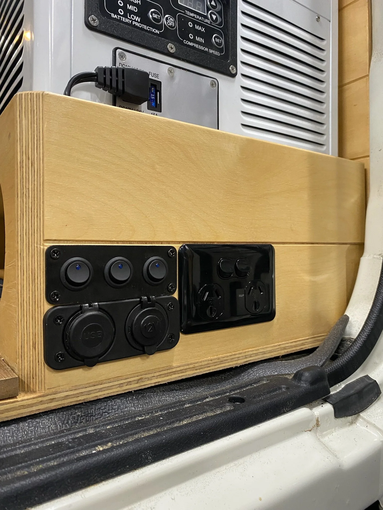 Troopy camper electrical system 