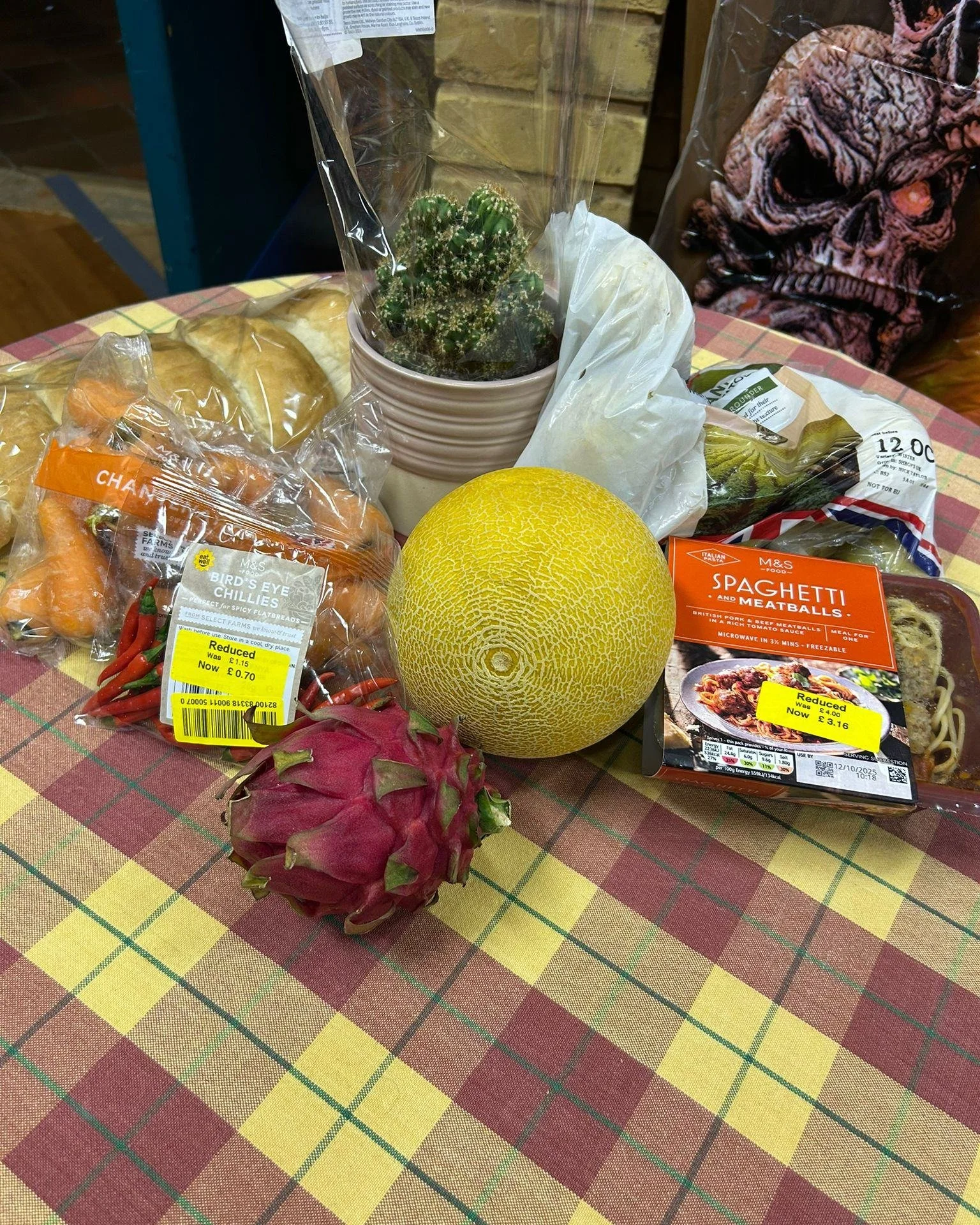 🥦 The Community Fridge is open today, stocked and ready to distribute! 💚

NOTE: Change of opening hours for Mondays 3.30pm-4.30pm.

What&rsquo;s available changes day to day depending on what we get from FareShare and local food businesses &mdash; 