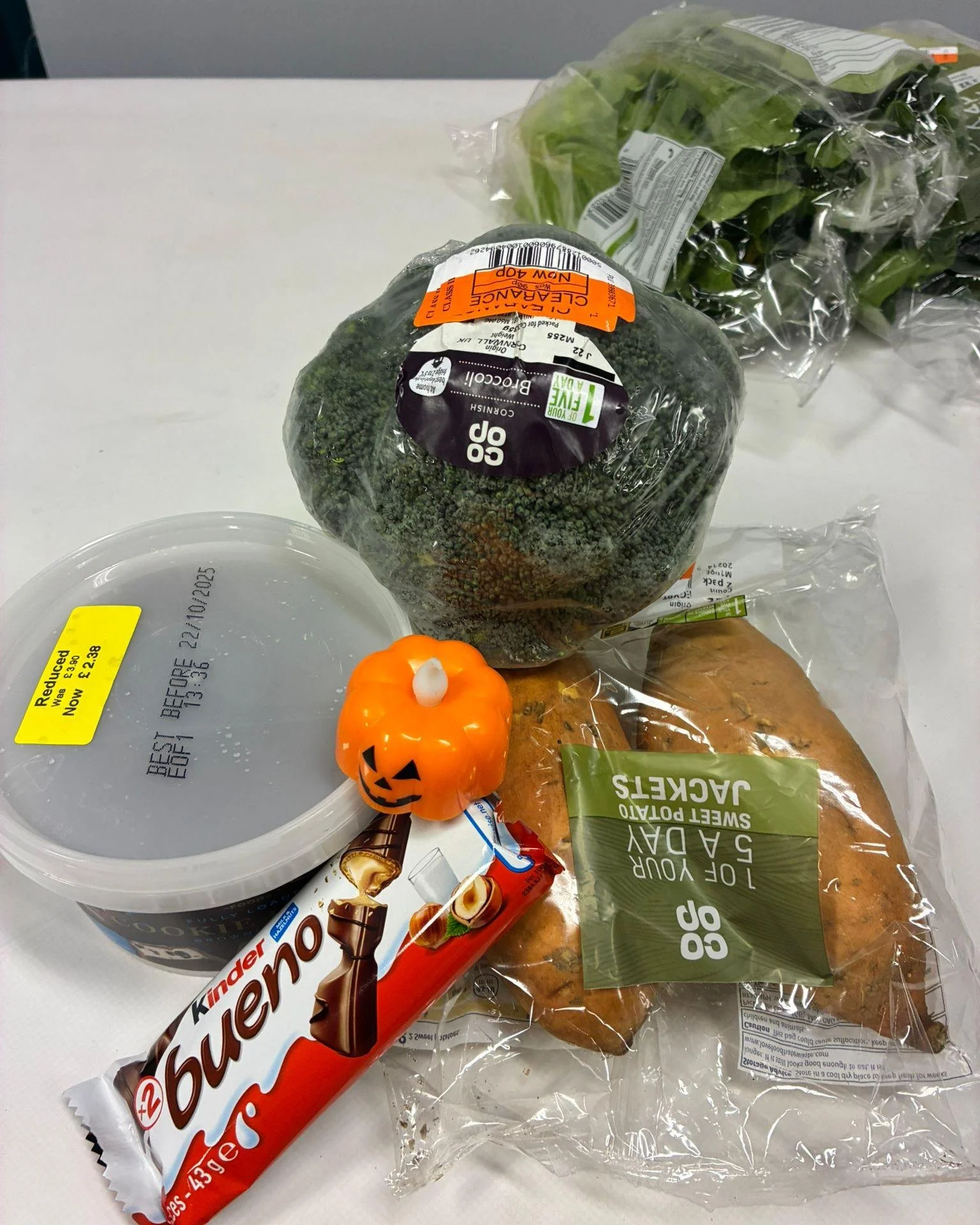 🥦 The Community Fridge is open today, stocked and ready to distribute! 💚
What’s available changes day to day depending on what we get from FareShare and local food businesses — so stock and quantities will always vary. Pictures are an