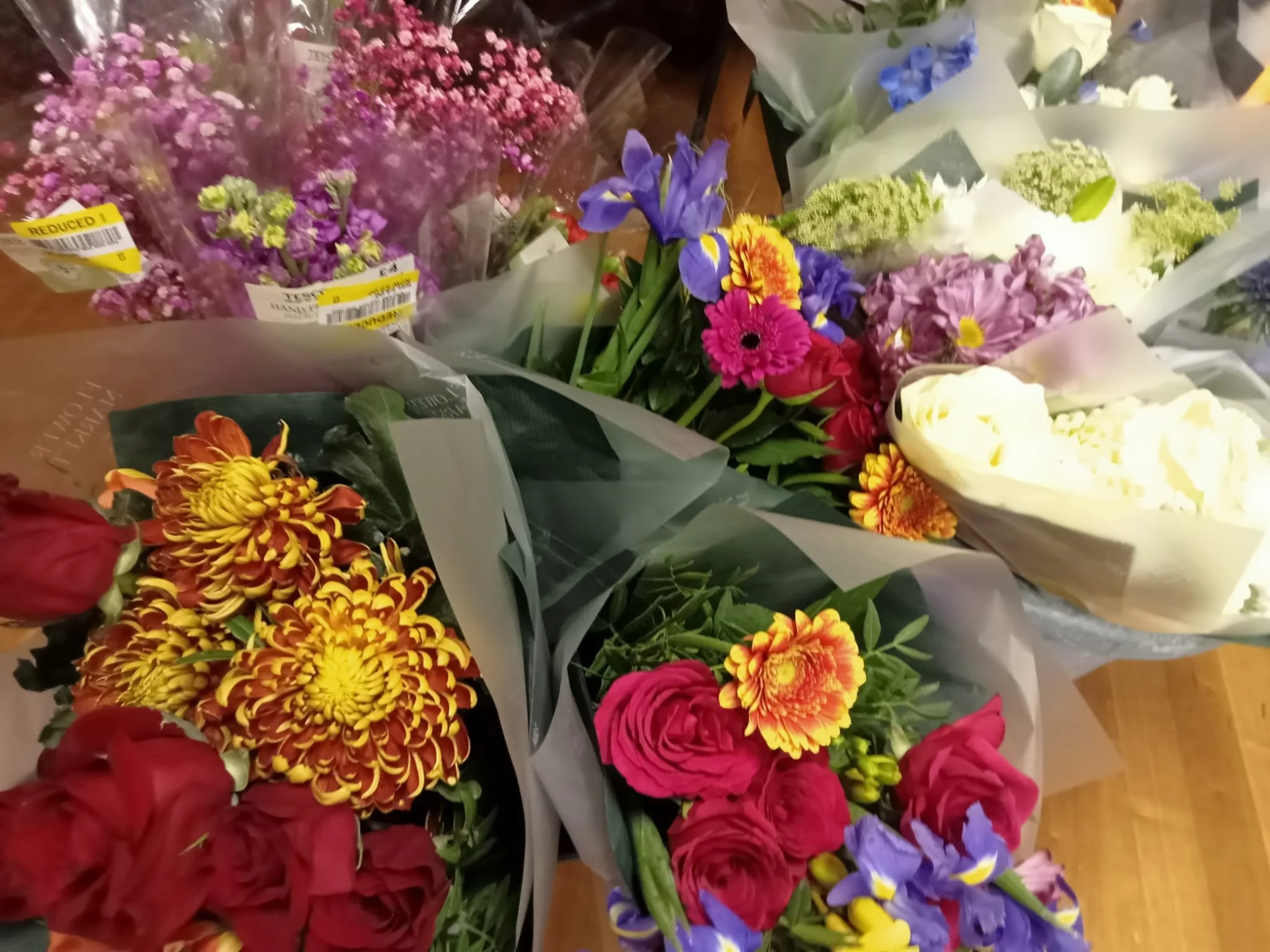 🥦 The Community Fridge is open today, stocked and ready to distribute! 💚
What’s on offer changes daily, depending on what we get from FareShare and local food businesses — so stock and amounts will always vary. Pictures are an indicati