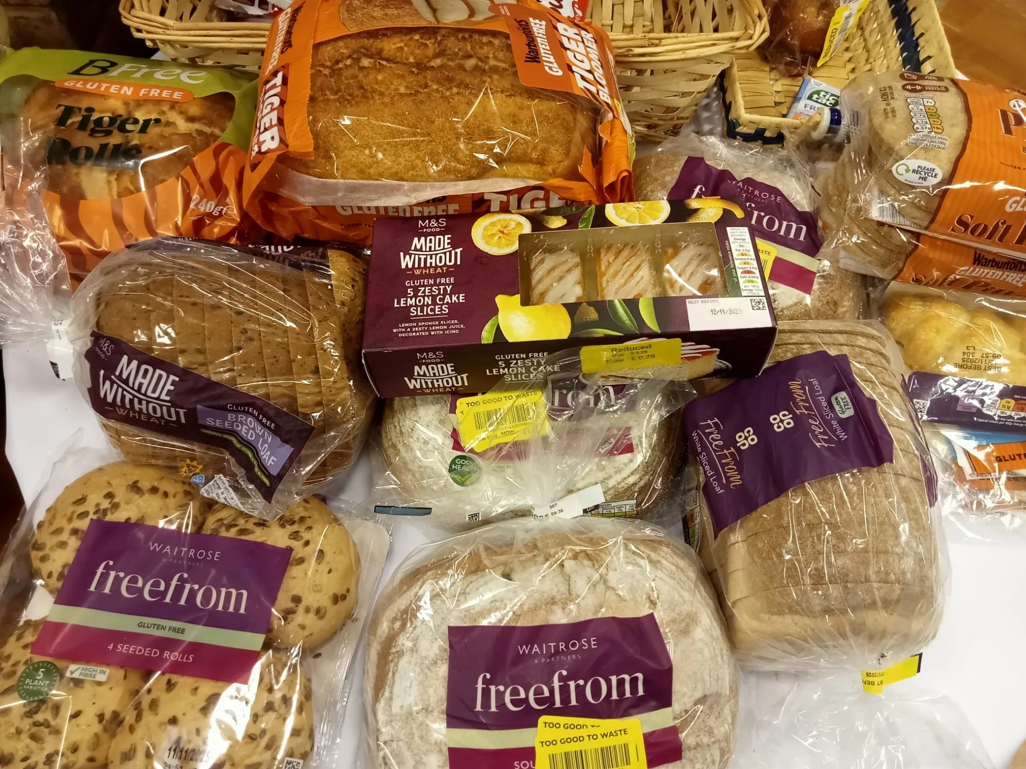 🥦 The Community Fridge is open today, stocked and ready to distribute! 💚

Today we have:
Bread! and lots more!

What&rsquo;s available changes day to day depending on what we get from FareShare and local food businesses &mdash; so stock and quantit