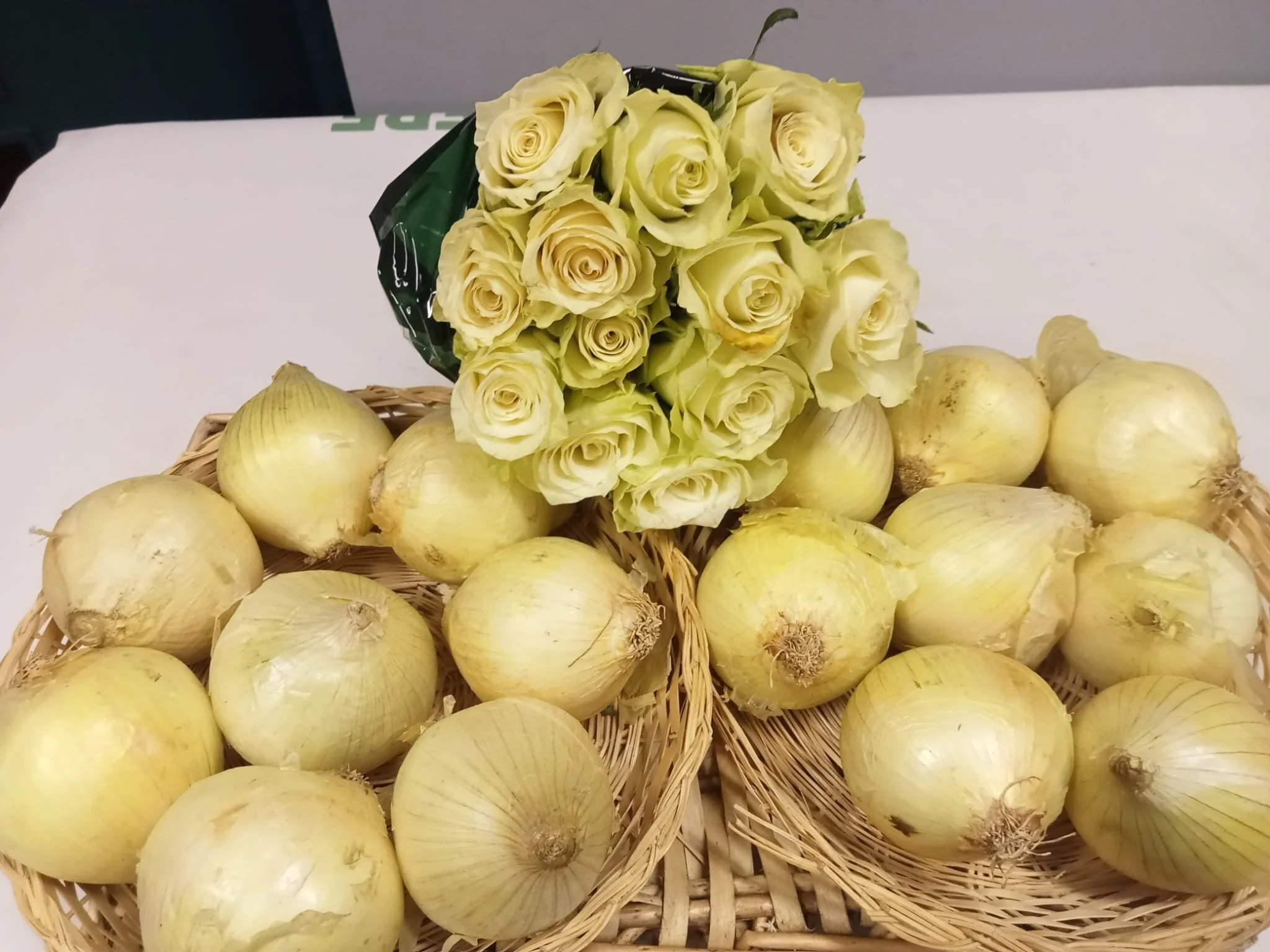 🥦 The Community Fridge is open today, stocked and ready to distribute! 💚

Today we have:
Bread, flowers, fruit, vegetables, and lots more!

What&rsquo;s available changes day to day depending on what we get from FareShare and local food businesses 
