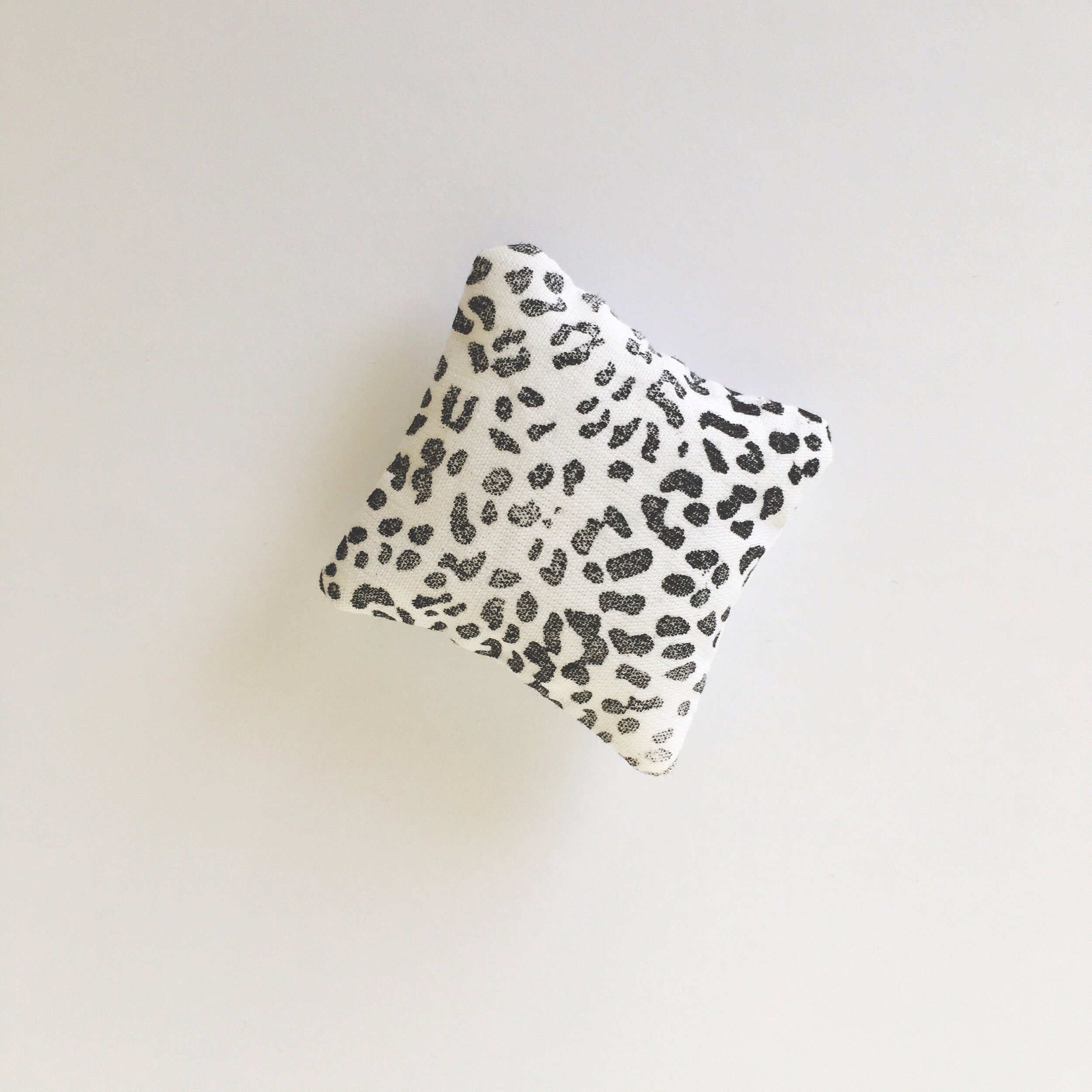 https://i.etsystatic.com/7336872/r/il/fd4125/1786741403/il_fullxfull.1786741403_smim.jpg