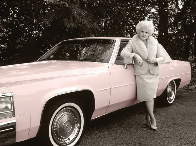 Mary Kay Ash: La Historia de la Mujer Que Transformó el Emprendimiento Femenino y Creó un Imperio Global
