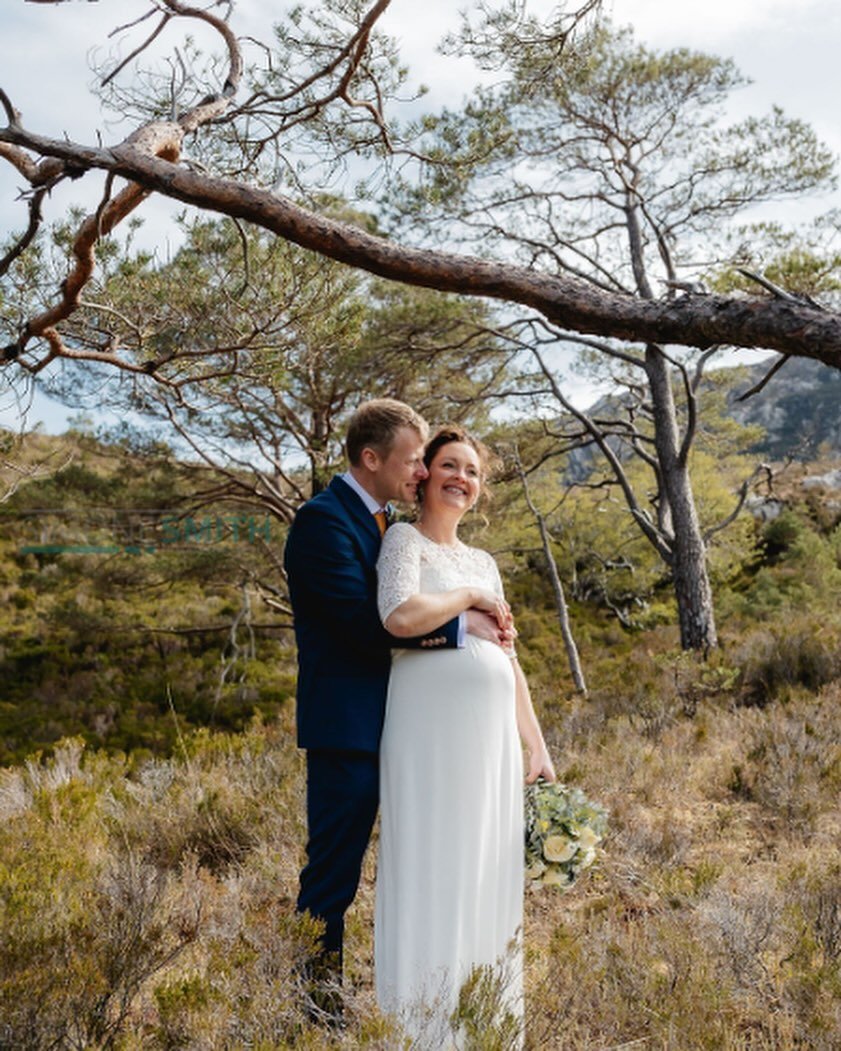 🤍 Mark &amp; Sam 🤍

Congratulations to a truly wonderful couple and their family as they celebrate their first wedding anniversary. We&rsquo;re so happy for you 🥂🥰

Thank you to @simonesmithphotography for the lovely photographs