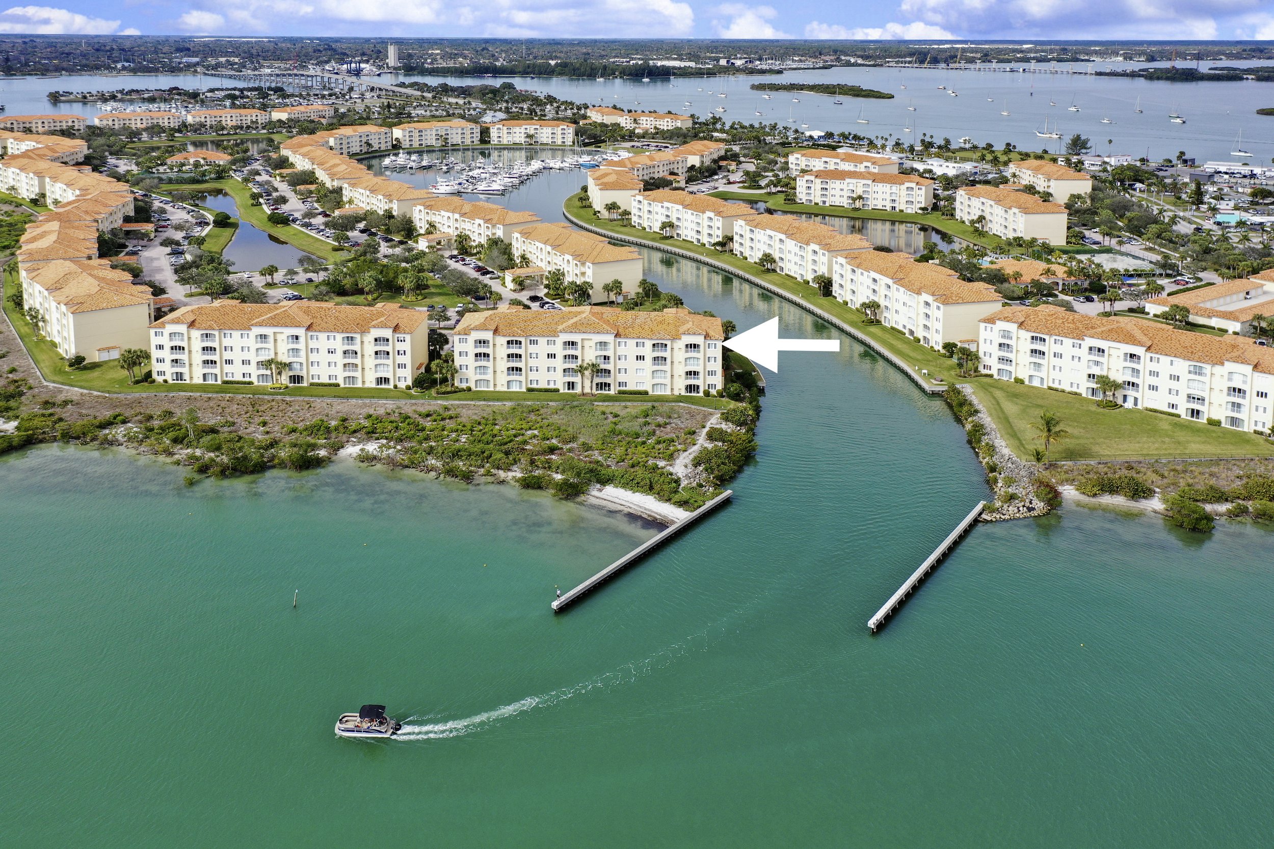 FOR SALE: 20 Harbour Isle Dr W, PH02 (Harbour Isle West)