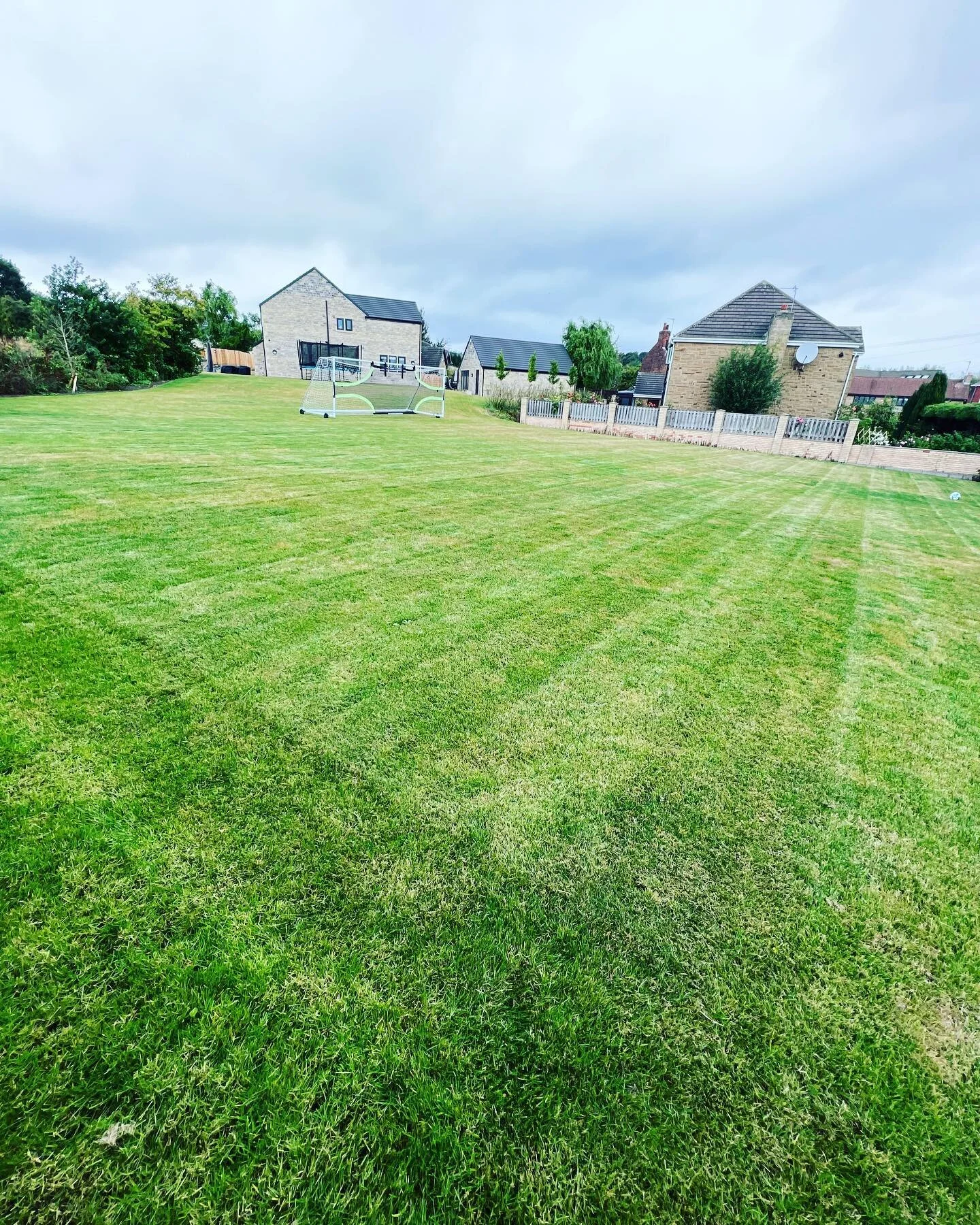 First job of the day done .
Fresh cut ready for the weekend🌾🌿☘️