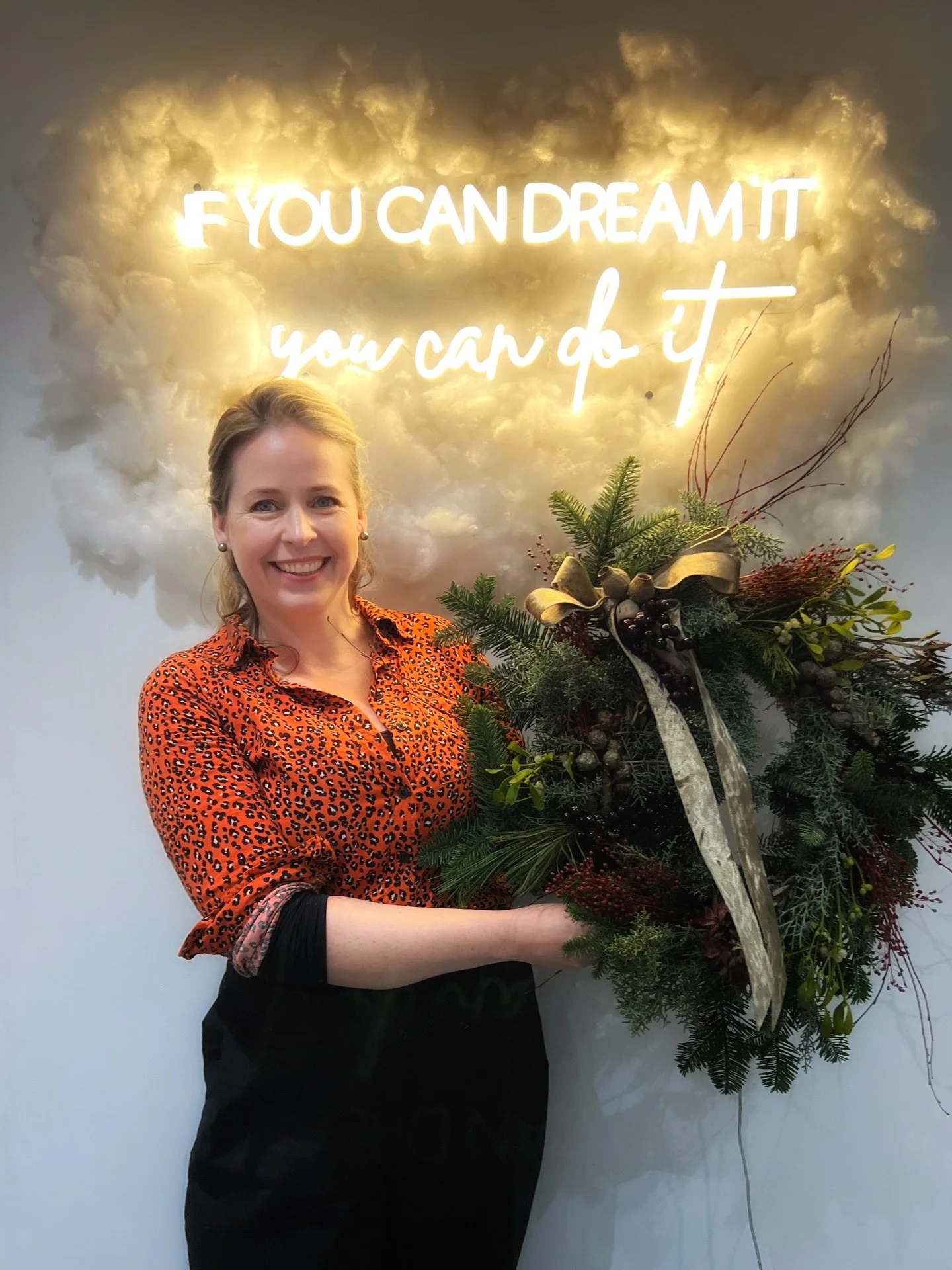 This afternoon I was fully in my element, creating a wreathe. As you may know, I&rsquo;m not allowed a new hobby (because frankly I have enough! I&rsquo;m on a self-imposed ban) but isn&rsquo;t it FUN to create something from nothing?
Thank you to @t